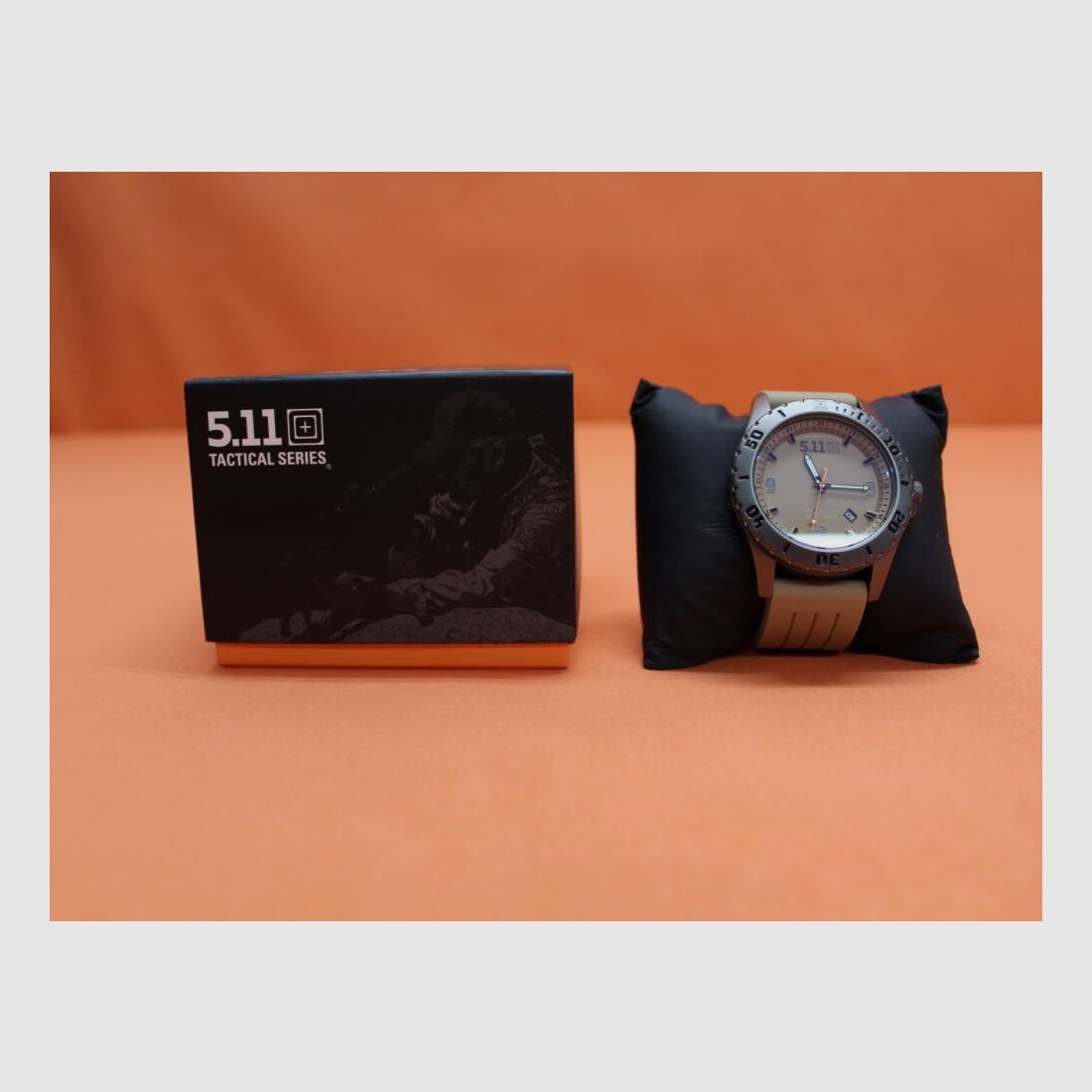 5.11 5.11 Guardsman Watch (50133EU) 120 Coyote watch with steel case and silicone strap