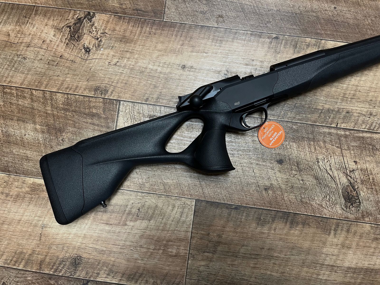Blaser R8 Ultimate couleur spéciale NOIR avec logo R8 noir