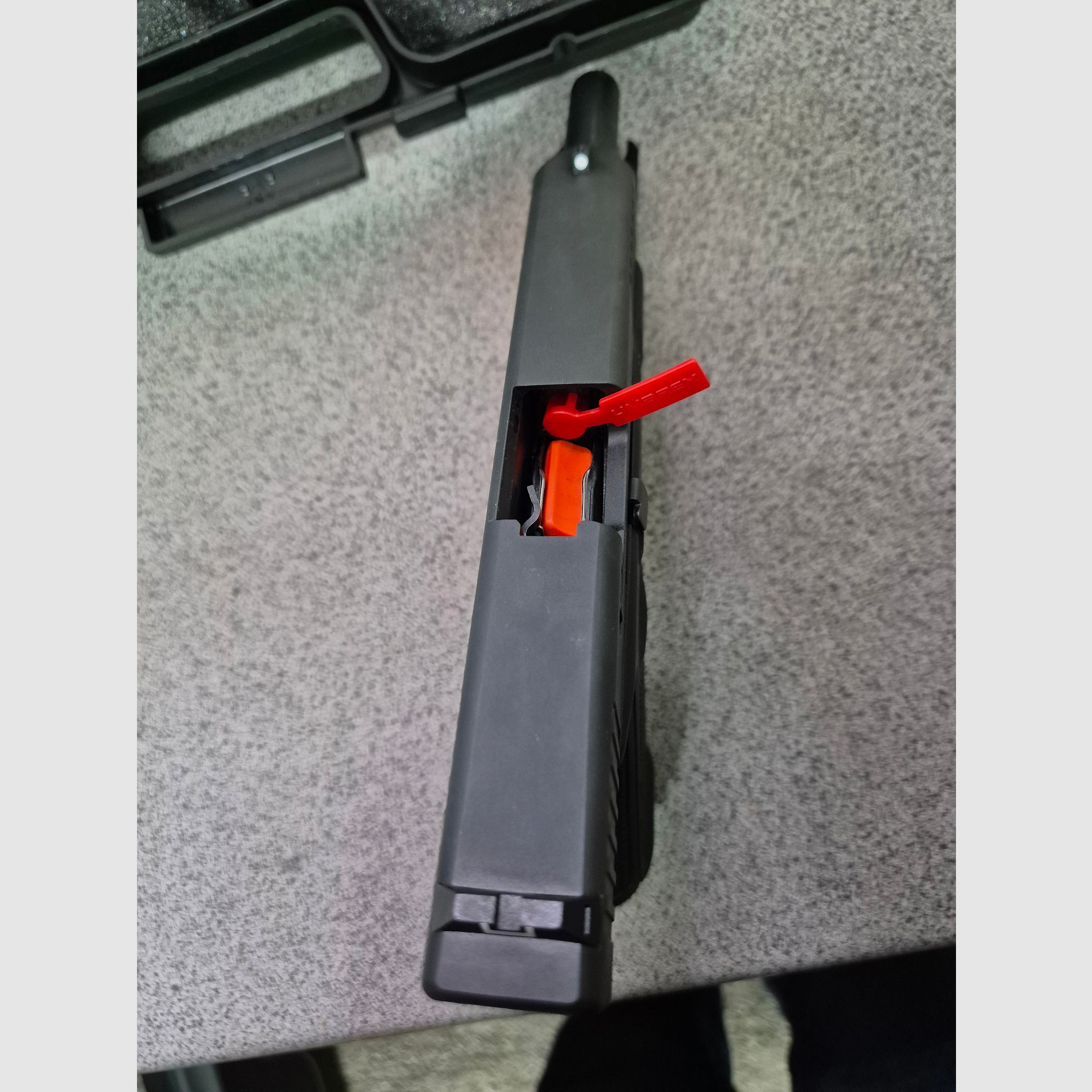 Glock17     PAK 