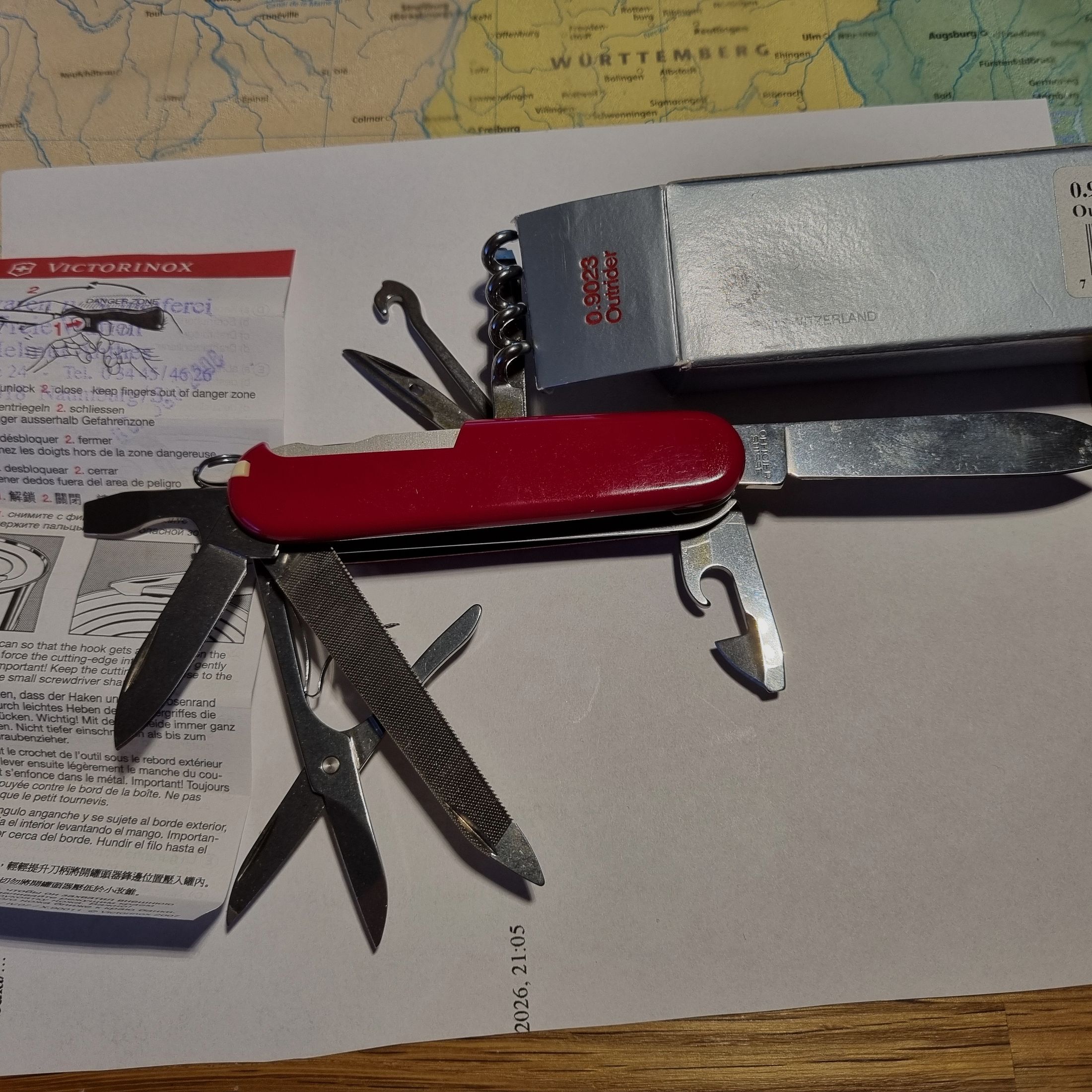 Victorinox- Multitools Outrider 0.9023 rot, Bild 1 von 2