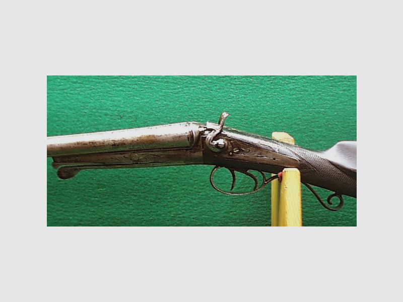 Double-barrel shotgun with spoon lock