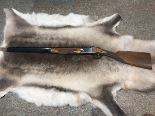 Browning over-and-under shotgun myśliwski kaliber 12/70 z dwoma spustami i automatycznymi wyrzutnikami, angielska kolba z rybim brzuchem