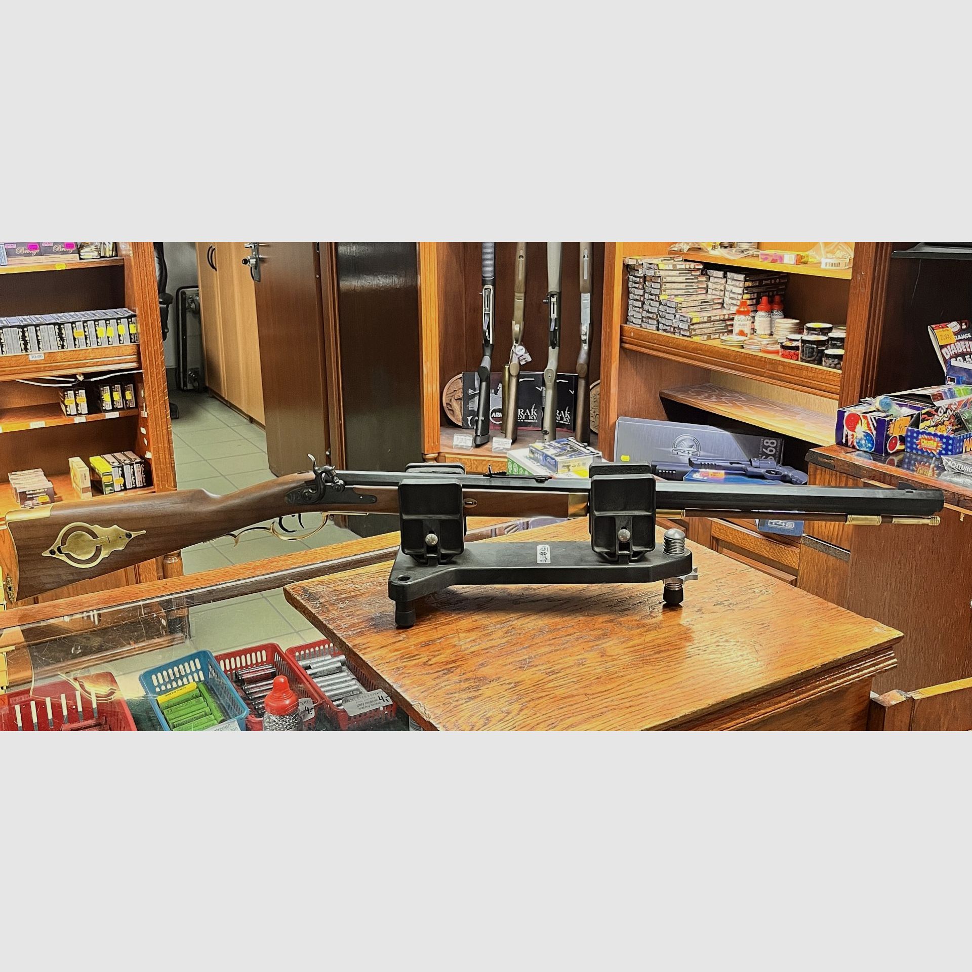 Pedersoli Traditional Hawken Target geweer kal. .50 S.656, afbeelding 1 van 7