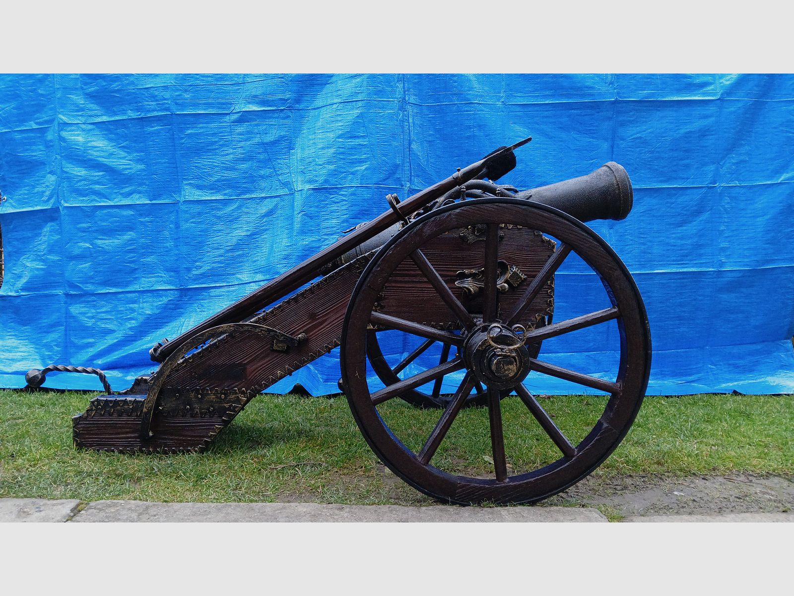 SPRZĘT, KANONY Sprzedaż armat ogrodowych do wystrzeliwania fajerwerków