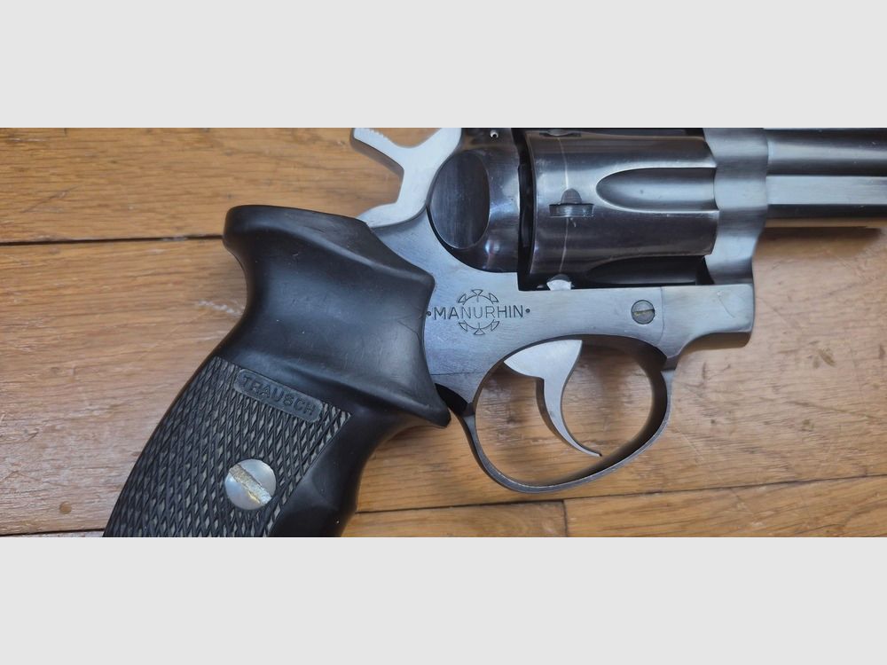 Sehr gutes Exemplar des Revolvers MR88 D – Gute Produktion von Manurhin aus den späten Jahren – 3 Zoll im Kal. 38Sp – Rahmen 100% Stahl Manurhin – Brünierung zu 95% – Sehr gute Mechanik – Ausgezeichneter Lauf im neuwertigen Zustand – Trausch-Griff – BE+/TBE, Bild 5 von 23