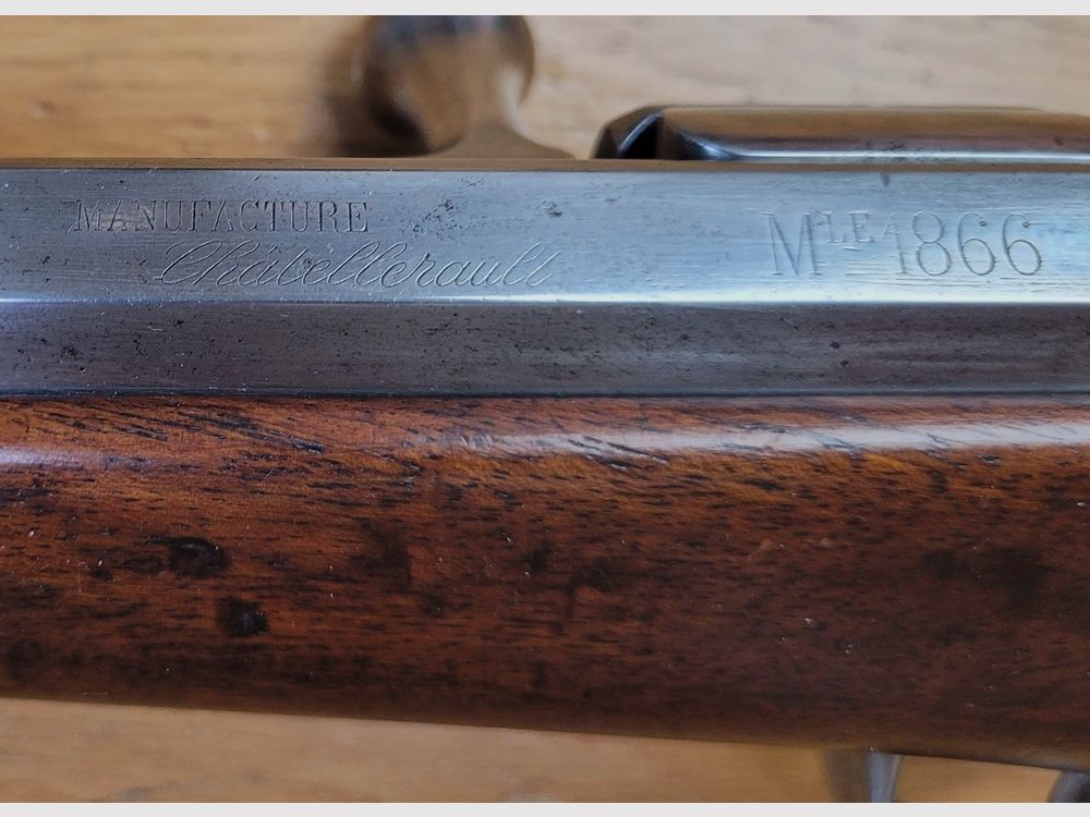 Prachtig Chassepot Geweer model 1866 – 2e Type – Fabricage februari 1872 – Châtellerault – Volledige serienummer behalve stang – Leesbaar embleem – Magnifieke loop – Premium staat – TBE++, afbeelding 1 van 33