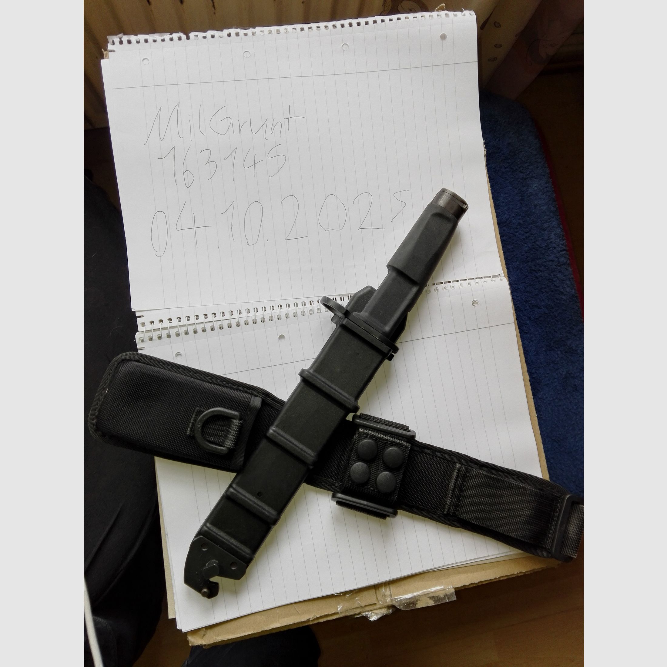 Neuwertiges original Extrema Ratio Fulcrum Bajonett samt MOLLE kompatibler Scheide in schwarz, Made in Italy