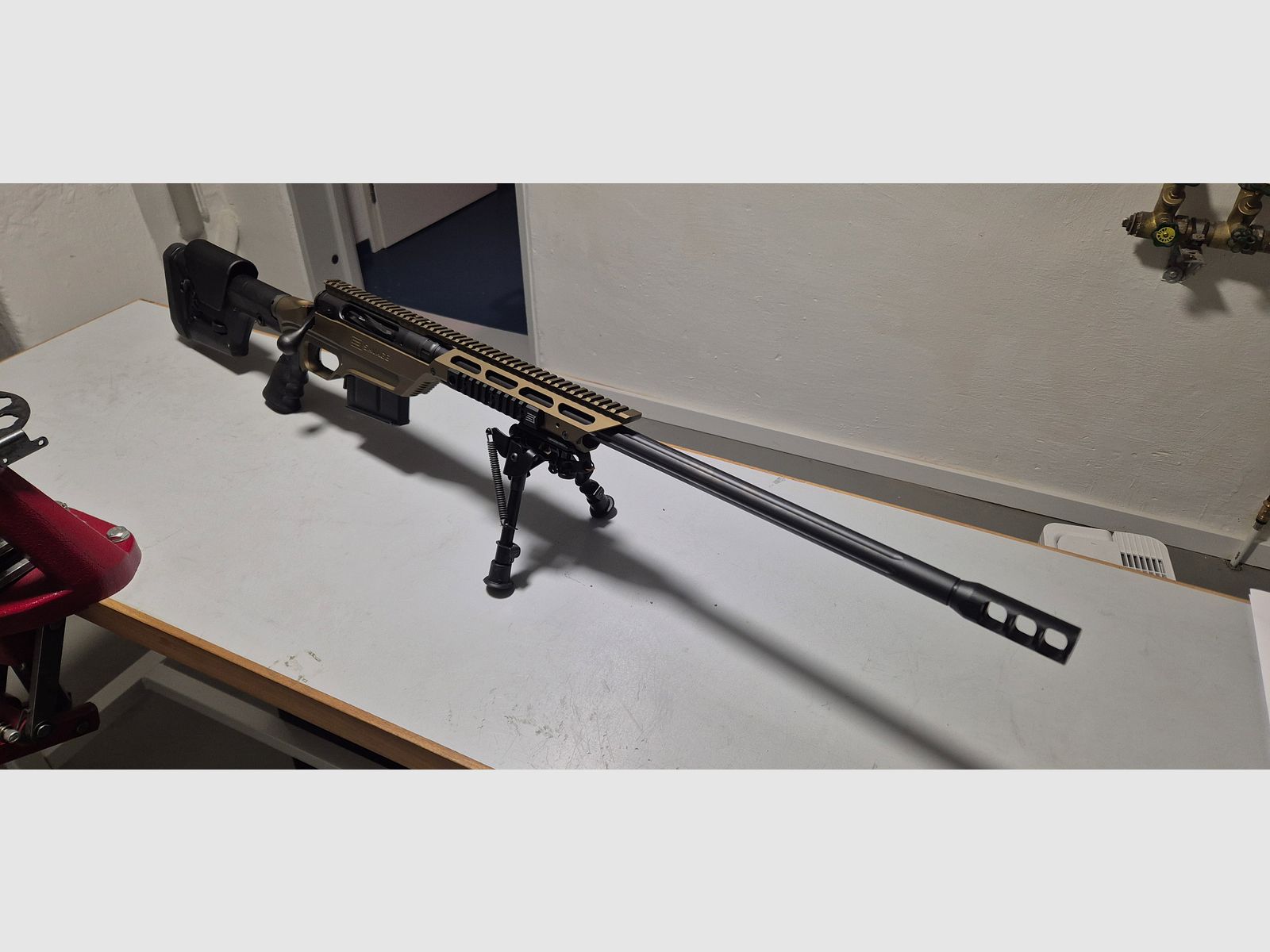 Savage Arms 110 BA Stealth Evolution; .338 Lapua Magnum; ca. 500 Schuss Belastung mit Harris Zweibein