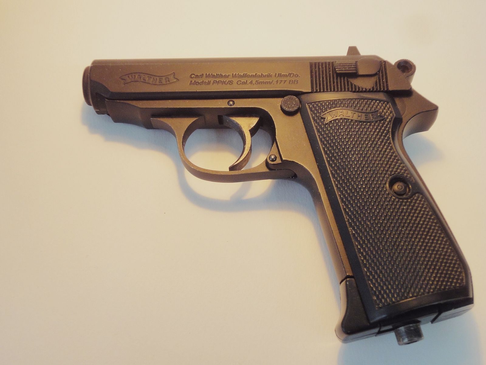Walther PPK/s luchtpistool co2