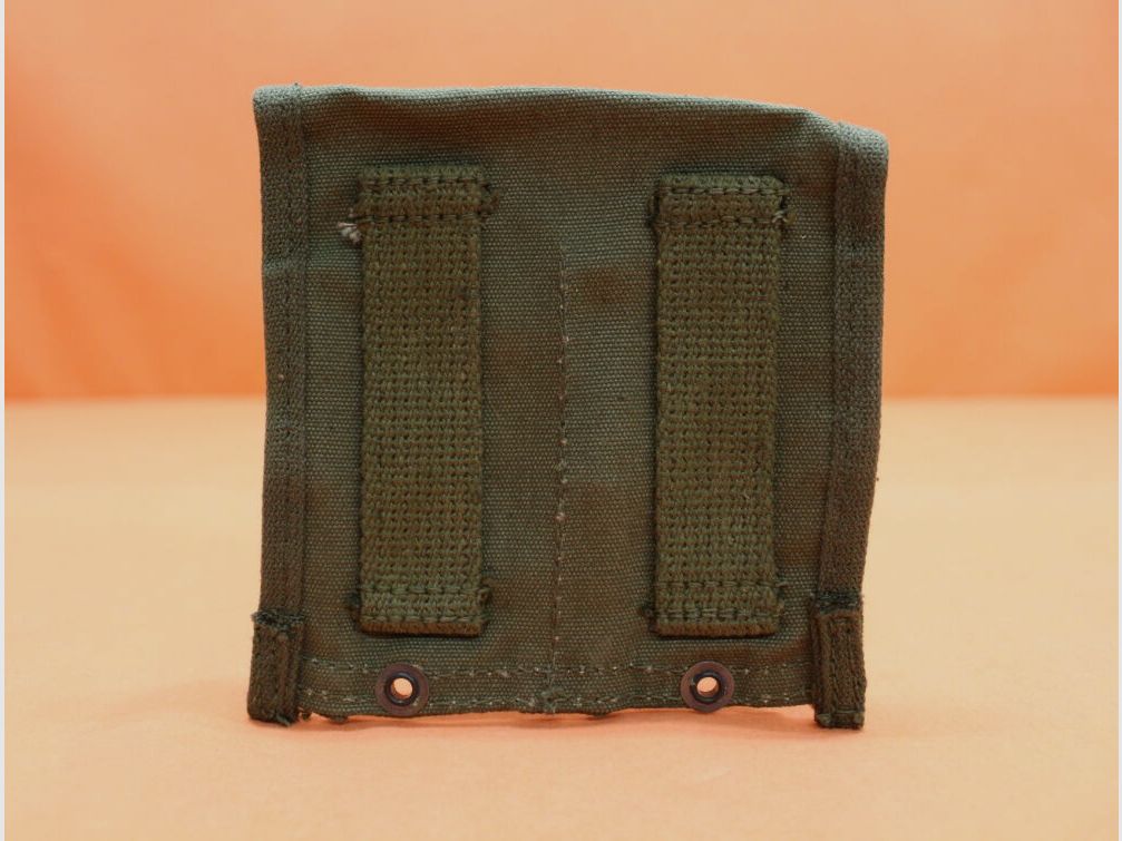 USGI SURPLUS U.S.Carbine .30 M1: Magazintasche USGI 2x15-Schuss, Webbing Oliv, Gestempelt: "US" und "POCKET, AMMUNITION MAGAZINE (Caliber .30, M-1, CARBINE OR RIFLE)