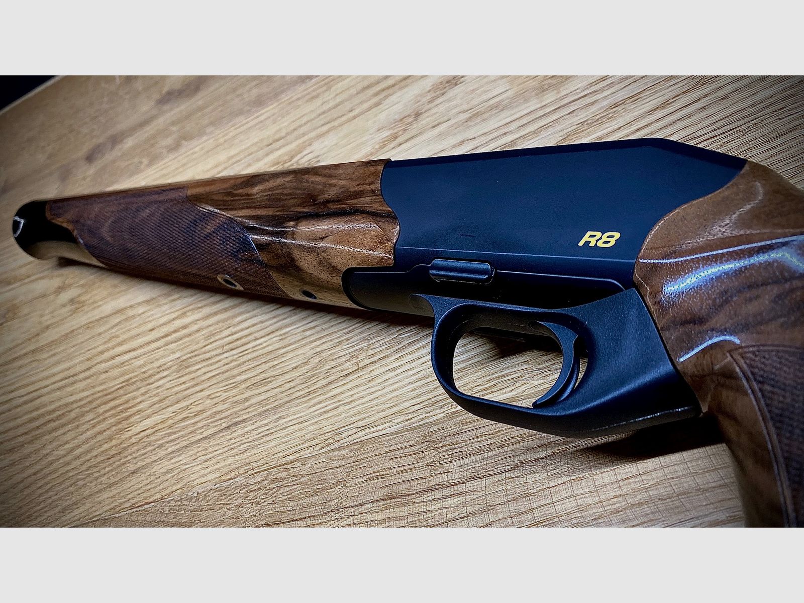 Blaser R8 Success Schäftung / Holzklasse 4 / R8 Logo in Gelb / top Holz absolute Gelegenheit