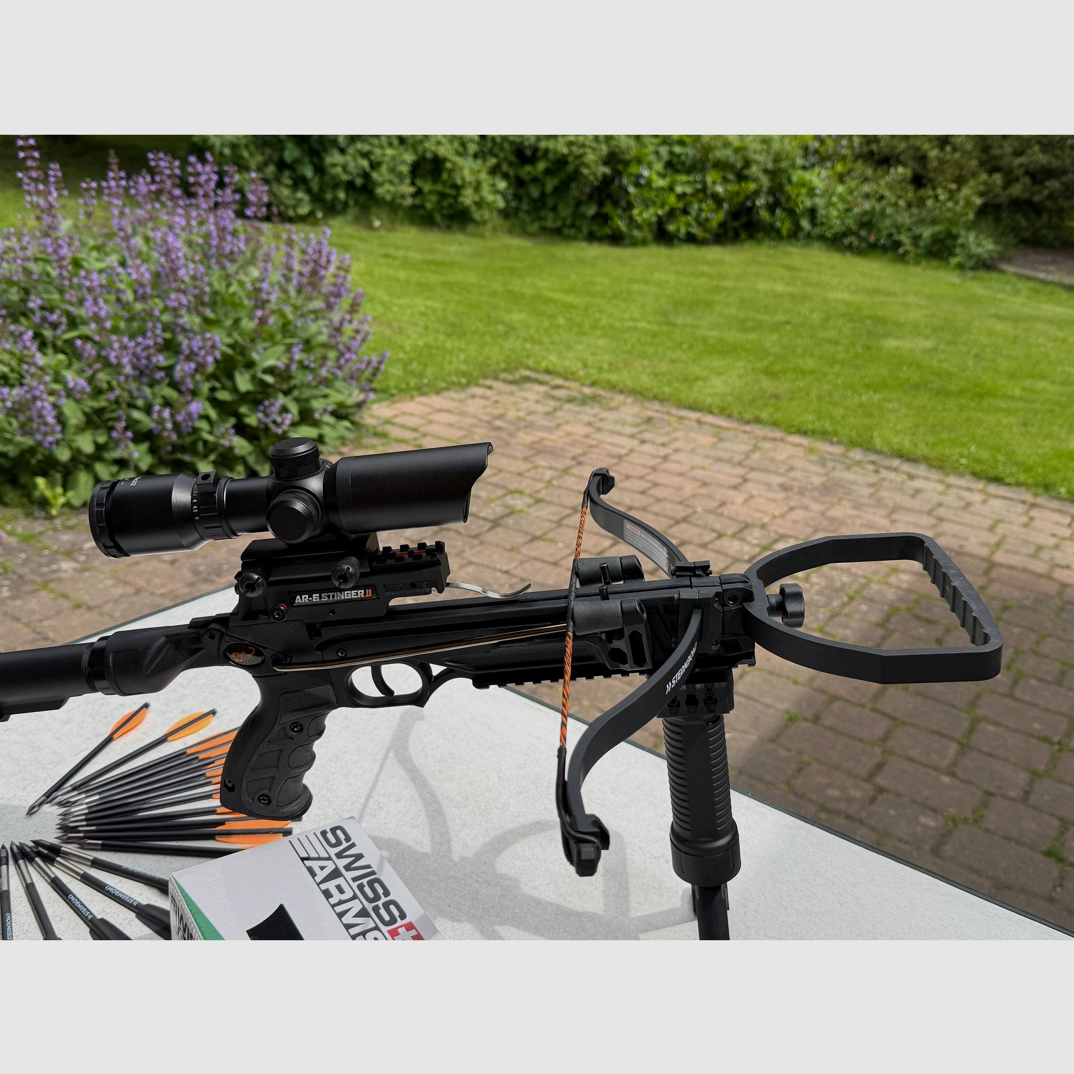 Armbrust Steambow AR-6 Stinger II Survival avec lunette de visée et divers accessoires :