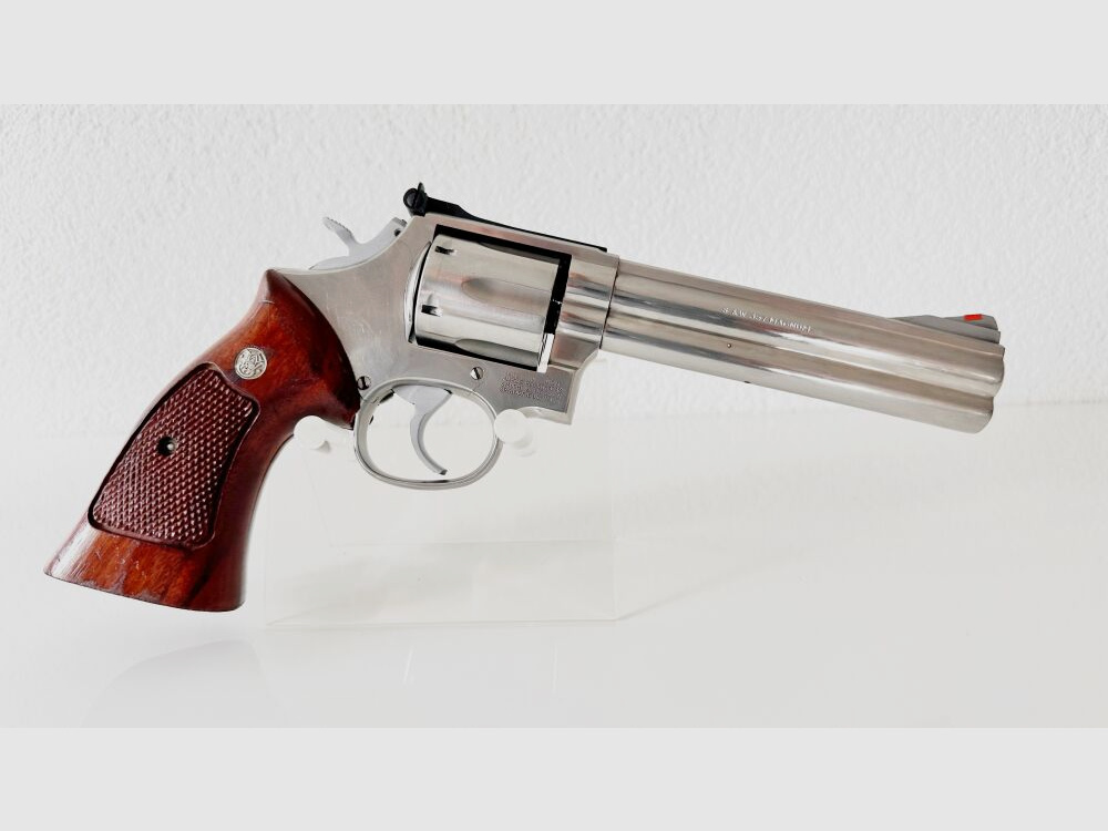 Smith & Wesson 686 - 1 6 cali .357Mag