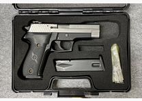 SIG Sauer P226 Sport 9mm Luger