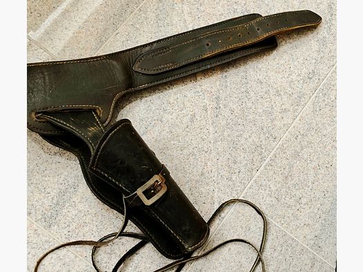Western revolver belt with holster