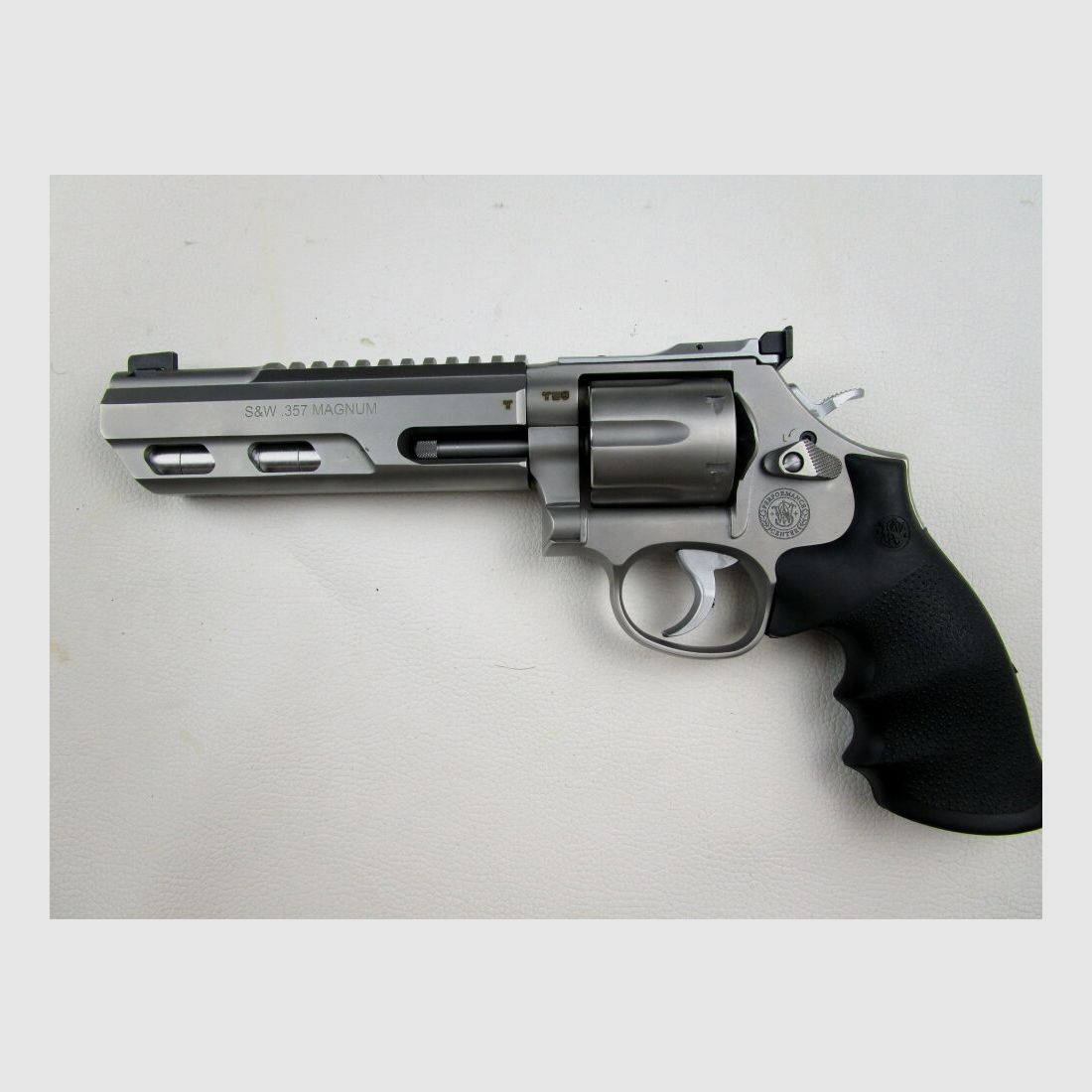 Smith & Wesson 686 - Concurrent