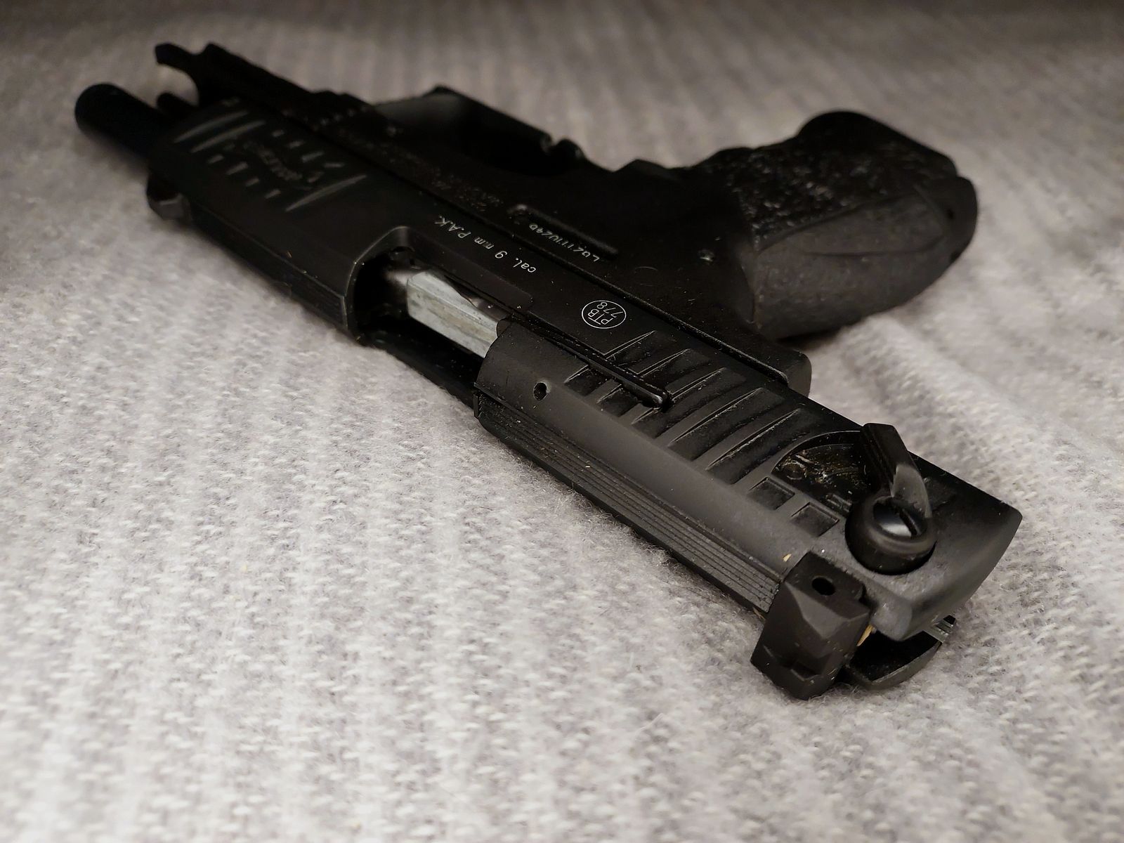 Pistola a salve Walther P22Q 9mm P.A.K. nera (PTB 778) con fondina e 2 caricatori [P 22 q]