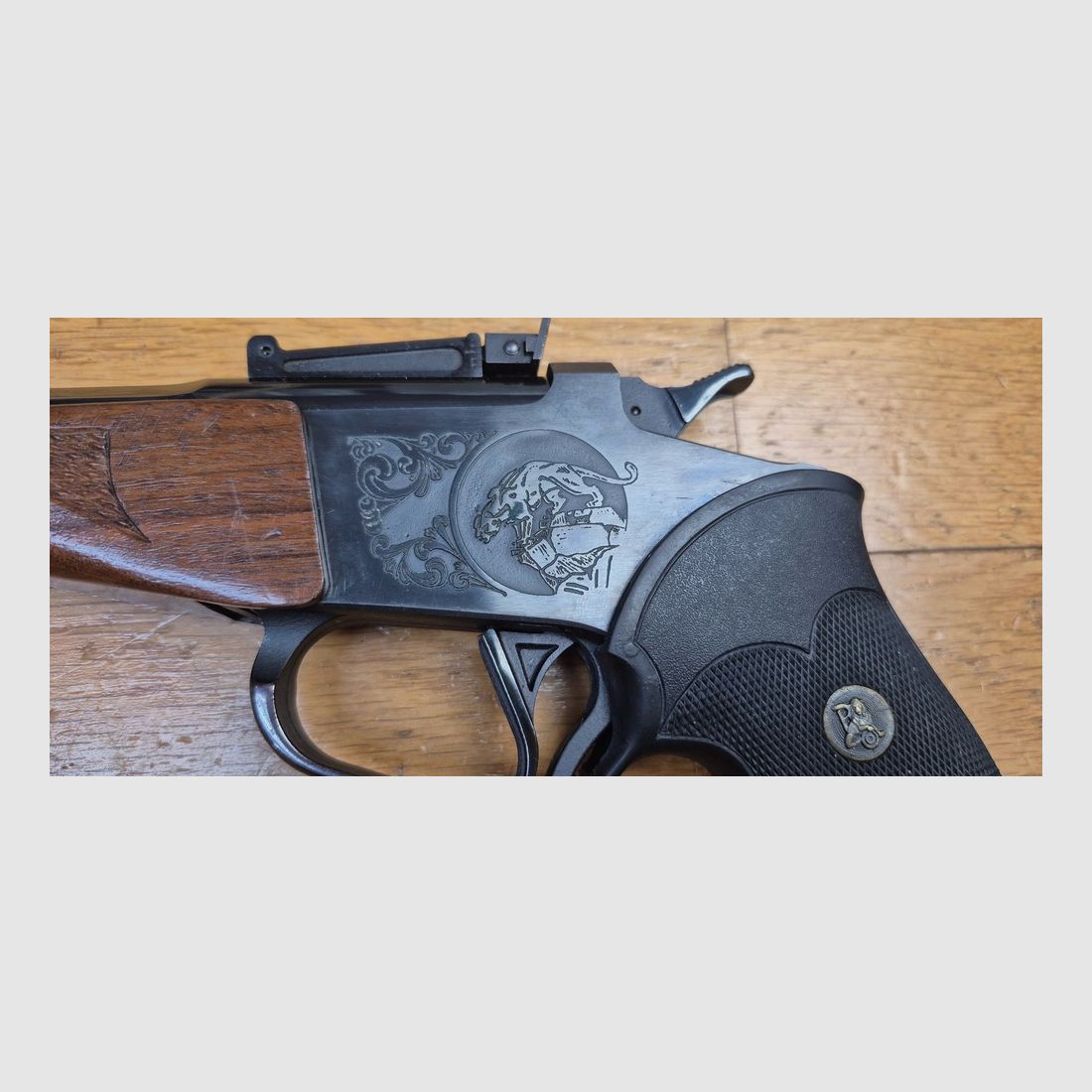 Redoutable Pistole Thompson Center – Modell Contender – Lauf 8 Zoll! – Selten im Kaliber 44 Magnum und 44 Special – Waffe von Rochester aus Ende 1972 – Gute Hölzer – Unverzichtbarer Pachmayr-Griff – Wunderschöner Lauf mit Mündungsbremse – Exzellente Mechanik und Abzug – Schöne Trainings- und Präzisionswaffe – TBE/TBE+, Bild 6 von 29