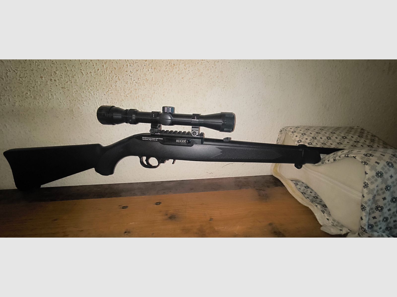 CO2 luchtgeweer in kaliber 4,5mm diabolo's van Ruger - model 10/22 & ZF Optima 3-9-32