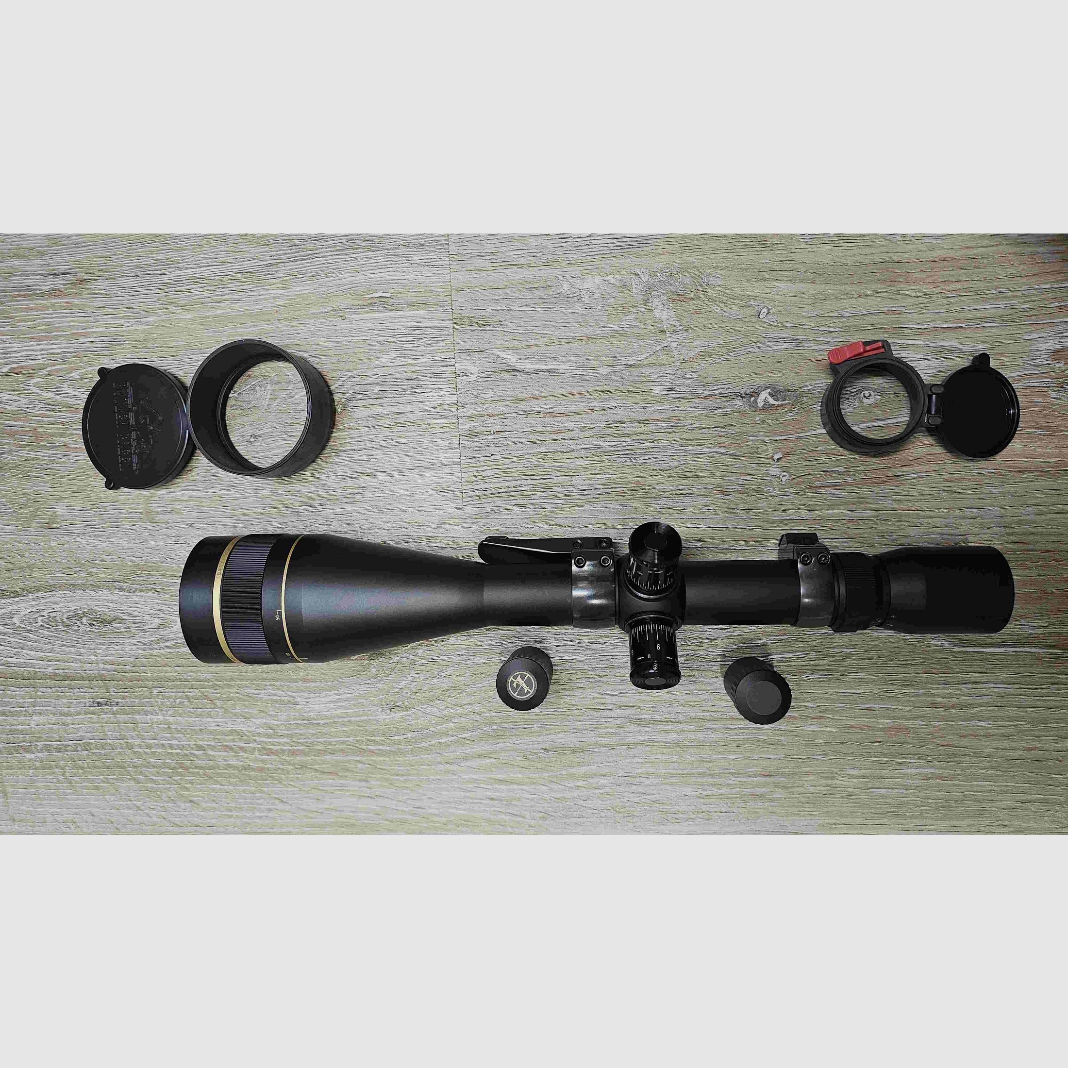 Fucile a ripetizione Savage Modell 116 calibro .338 WinMag con Leupold VARI-X III 6.5–20x50mm LR su montaggio girevole