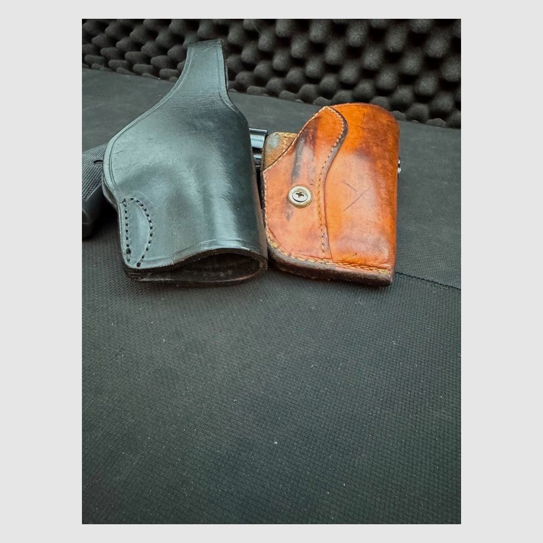 Schnellziehholster Gürtelholster Set, Revolver (?), Brian C Foster und VIKING, Markenholster