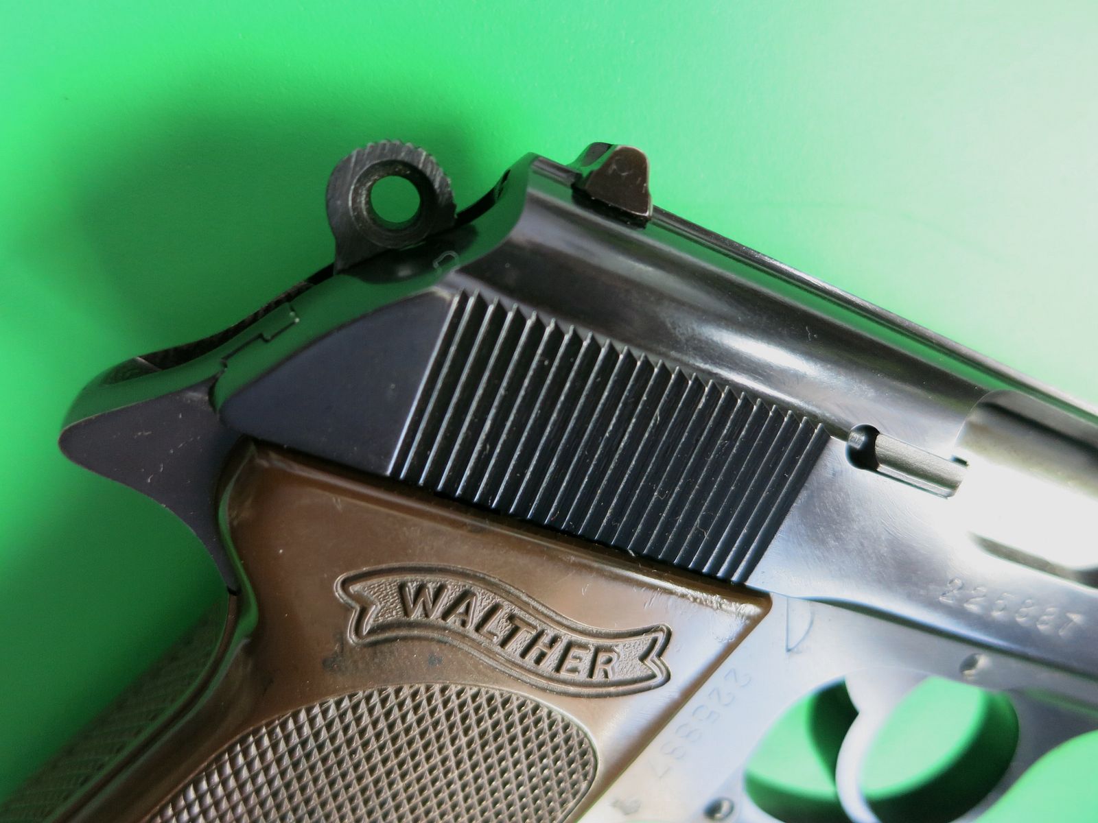 Pistola semiautomatica, Walther PPK, cal. 7,65 mm Browning, impugnature marroni       #81