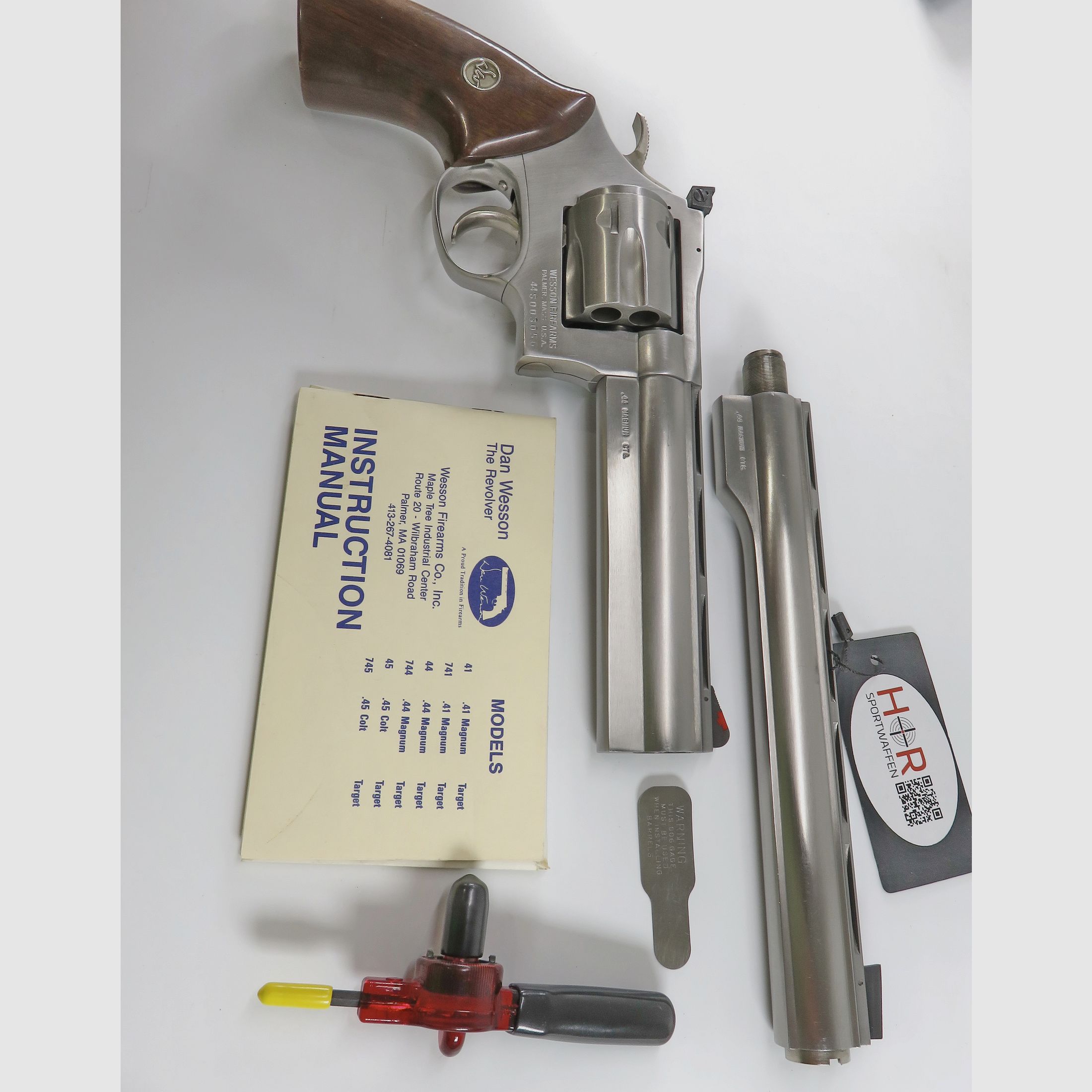 Revolver Dan Wesson Model 44, 6 Zoll UND 10 Zoll Austauschläufe, Kaliber .44 Magnum, Stainless, Target-Ausführung, Top-Zustand