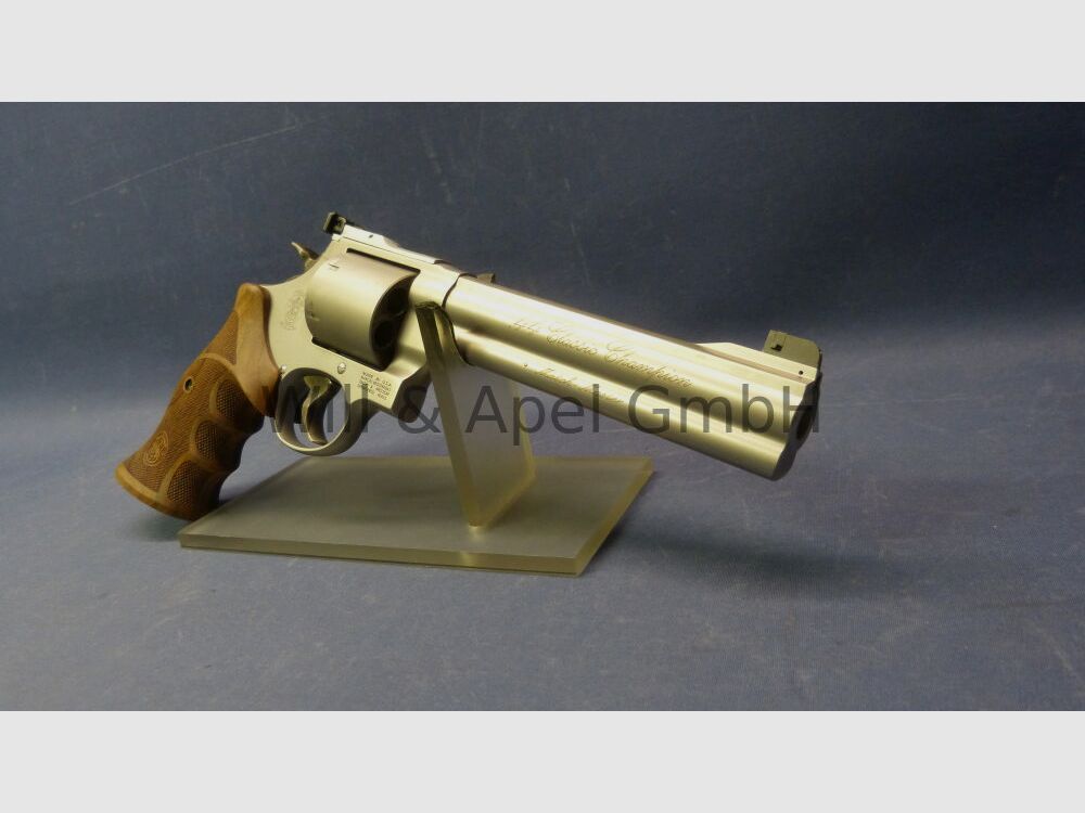 SMITH & WESSON 629 Classic Champion