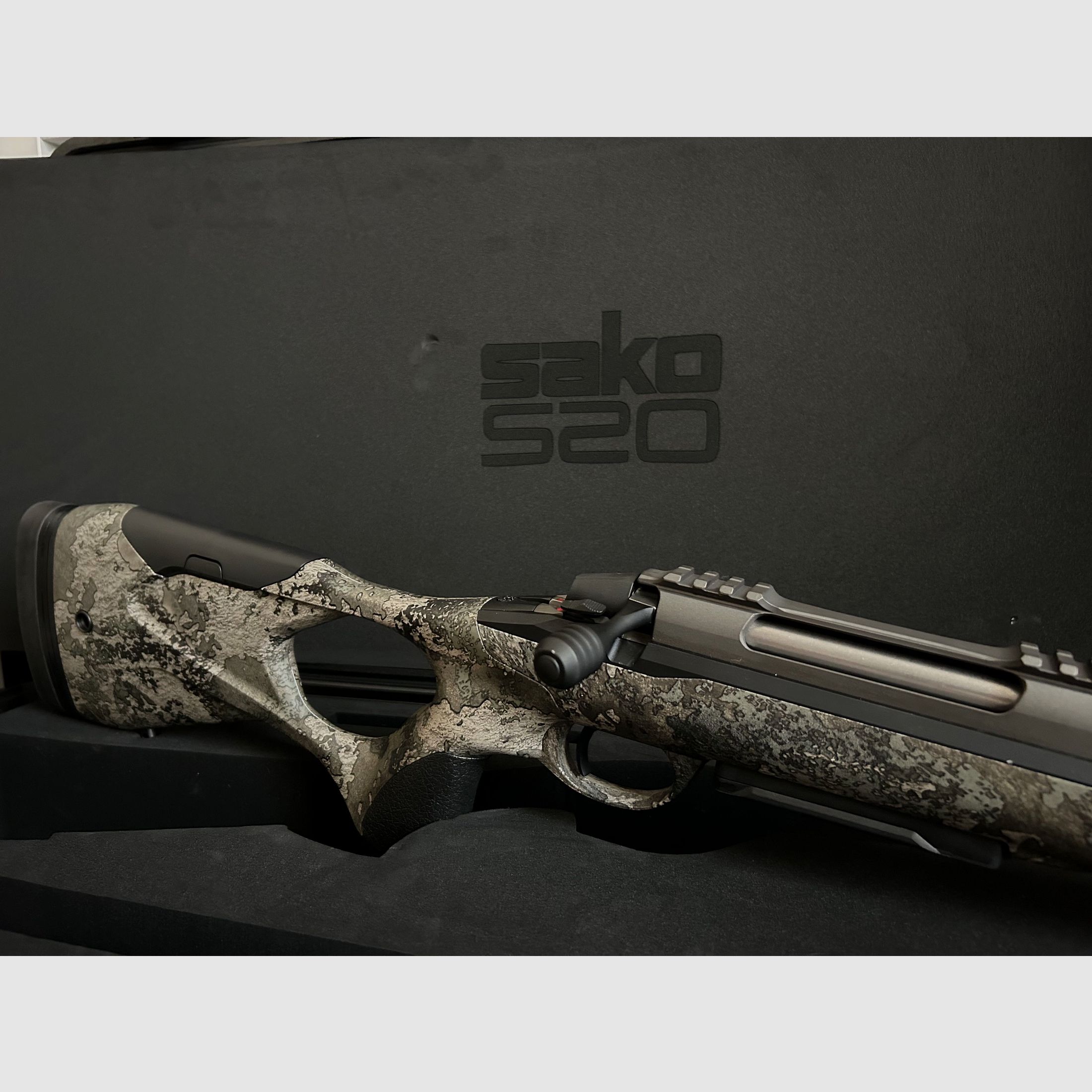 ¡Oferta combinada increíble! Sako S20 + SVEMKO Pure S silenciador | Cal 6.5mm / 0.25, Montaje rápido | Hunter 6,5 Creedmoor Cerakote True Timber Strata LL 51cm Camo *NUEVO*