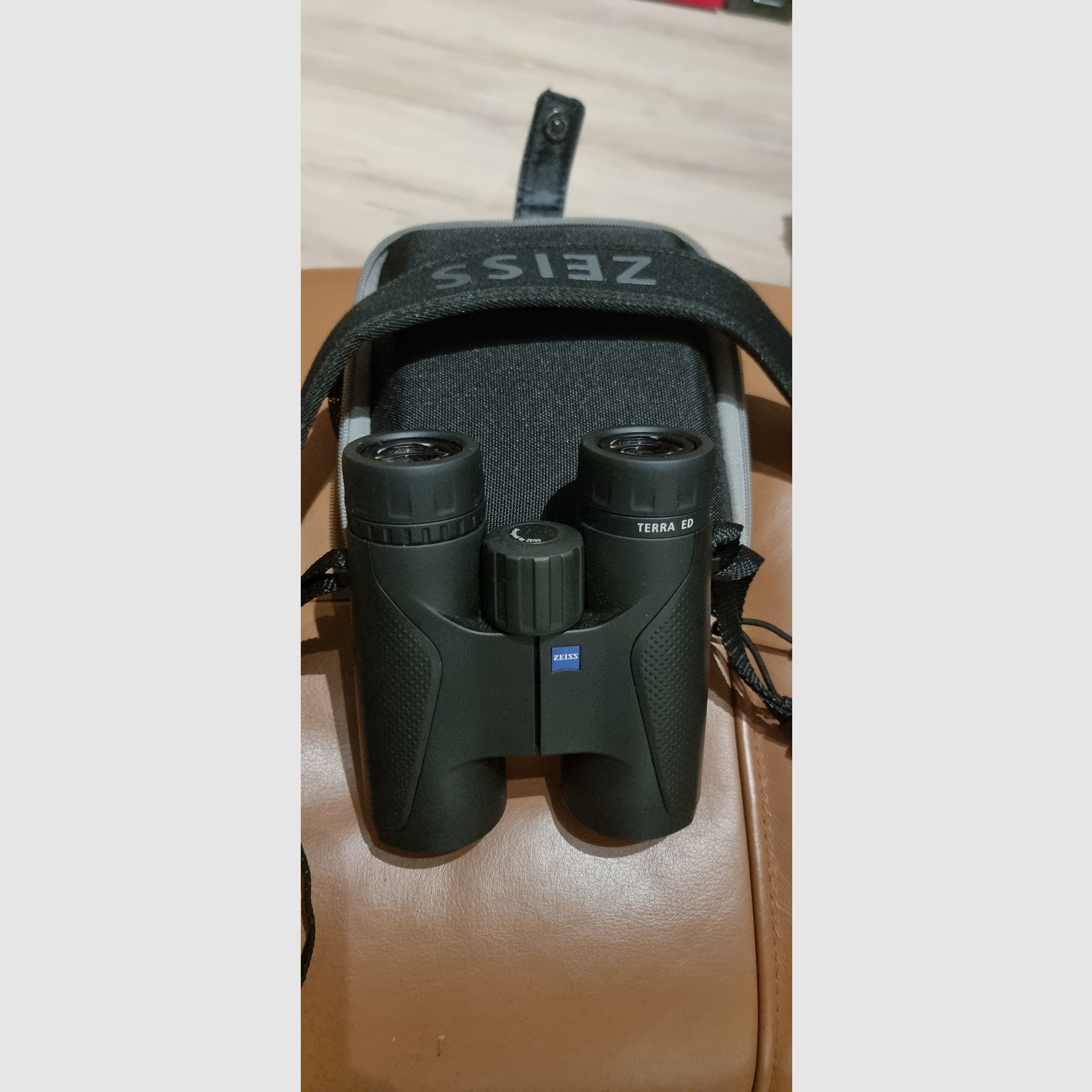 Binoculars Zeiss Terra ED 10x42