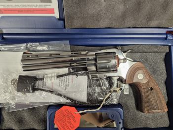 Colt Python 6" .357 Mag. Inossidabile