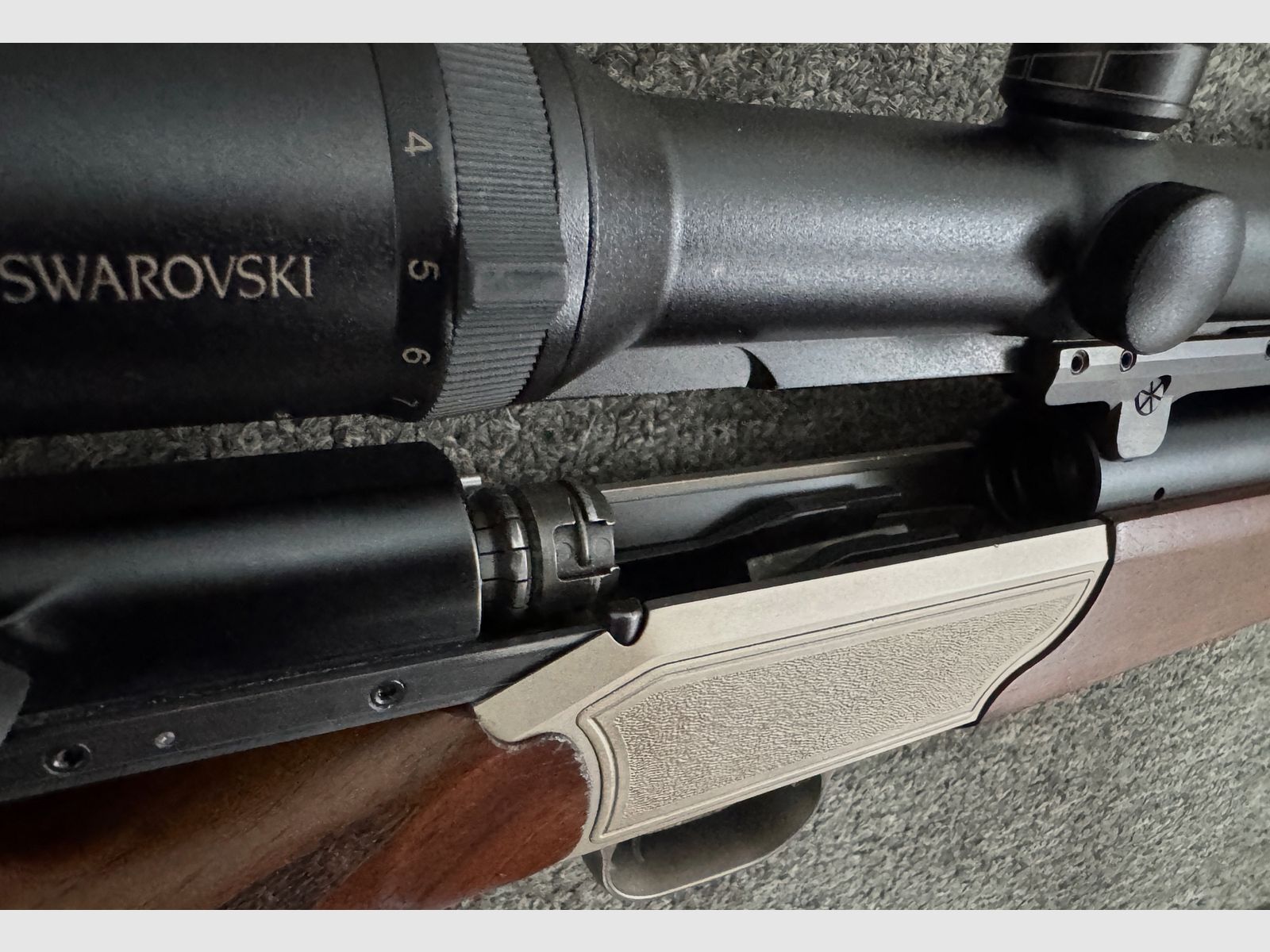 Blaser R93 .30-06 & 9,3x62 mit Swarovski 2,5-10x56 LP und Sattelmontage, Bild 3 von 10