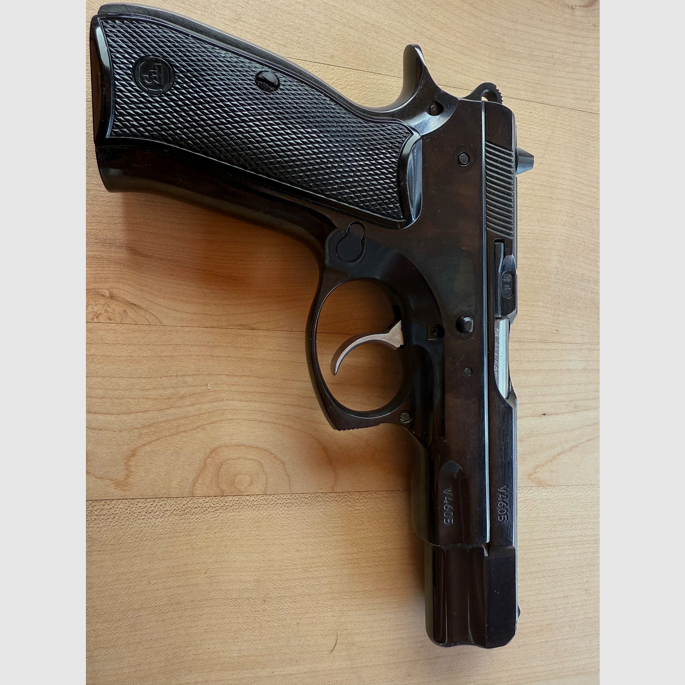 Pistole CZ 75 