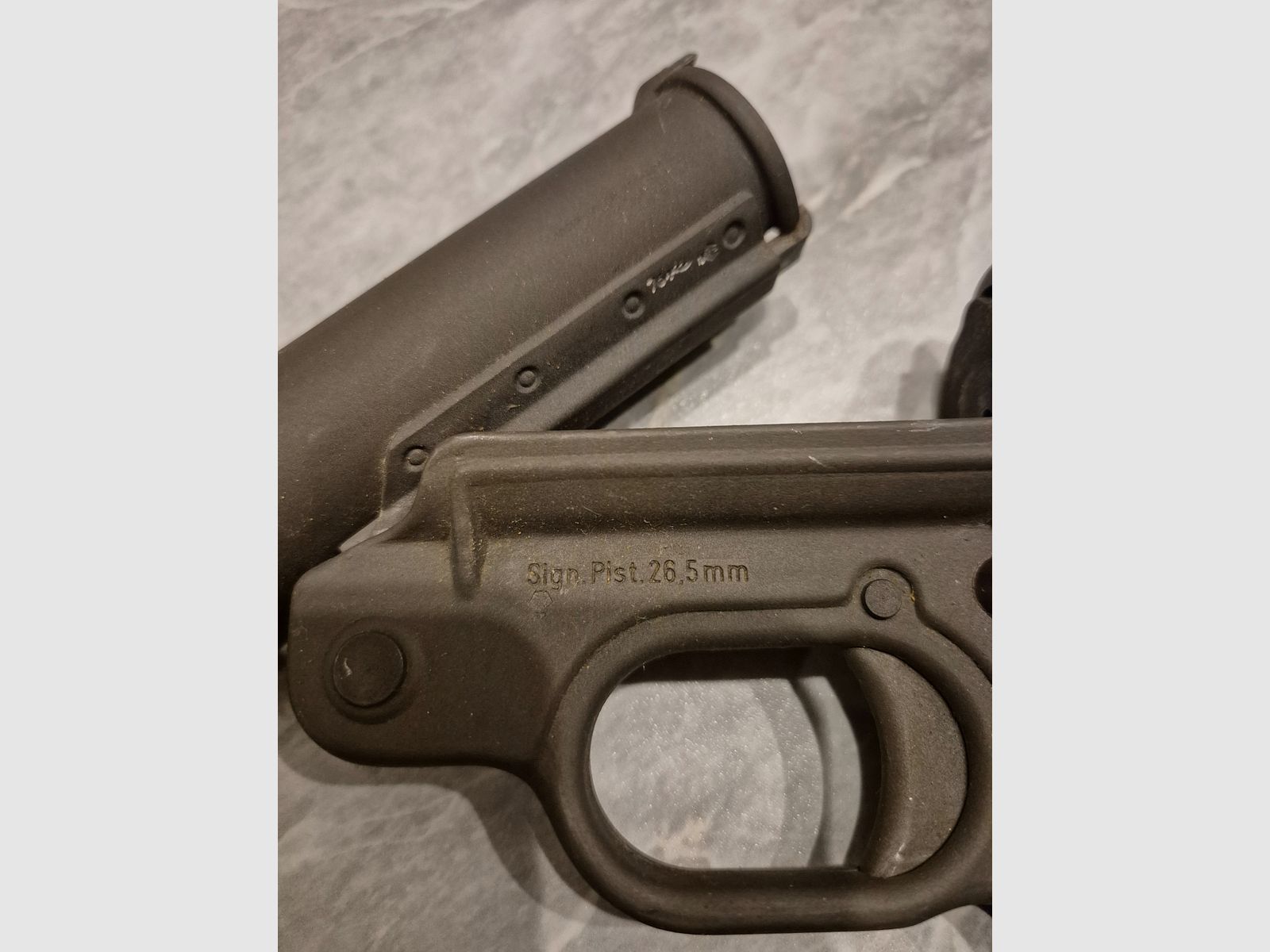 Signal pistol, image 3 of 3