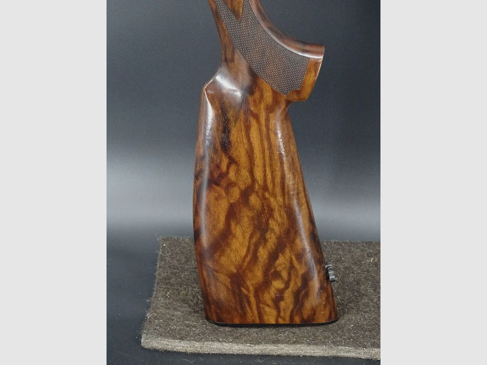 Antonio Zoli Taiga calibro .308 Win filettatura M15x1 manopola Taiga con bel calcio in legno