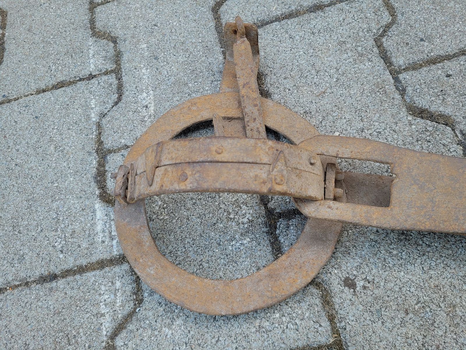 Fangeisen Dekoration ca. 15cm Durchmesser und ca. 46cm Gesamtlänge, kleines Fangeisen für Sammler