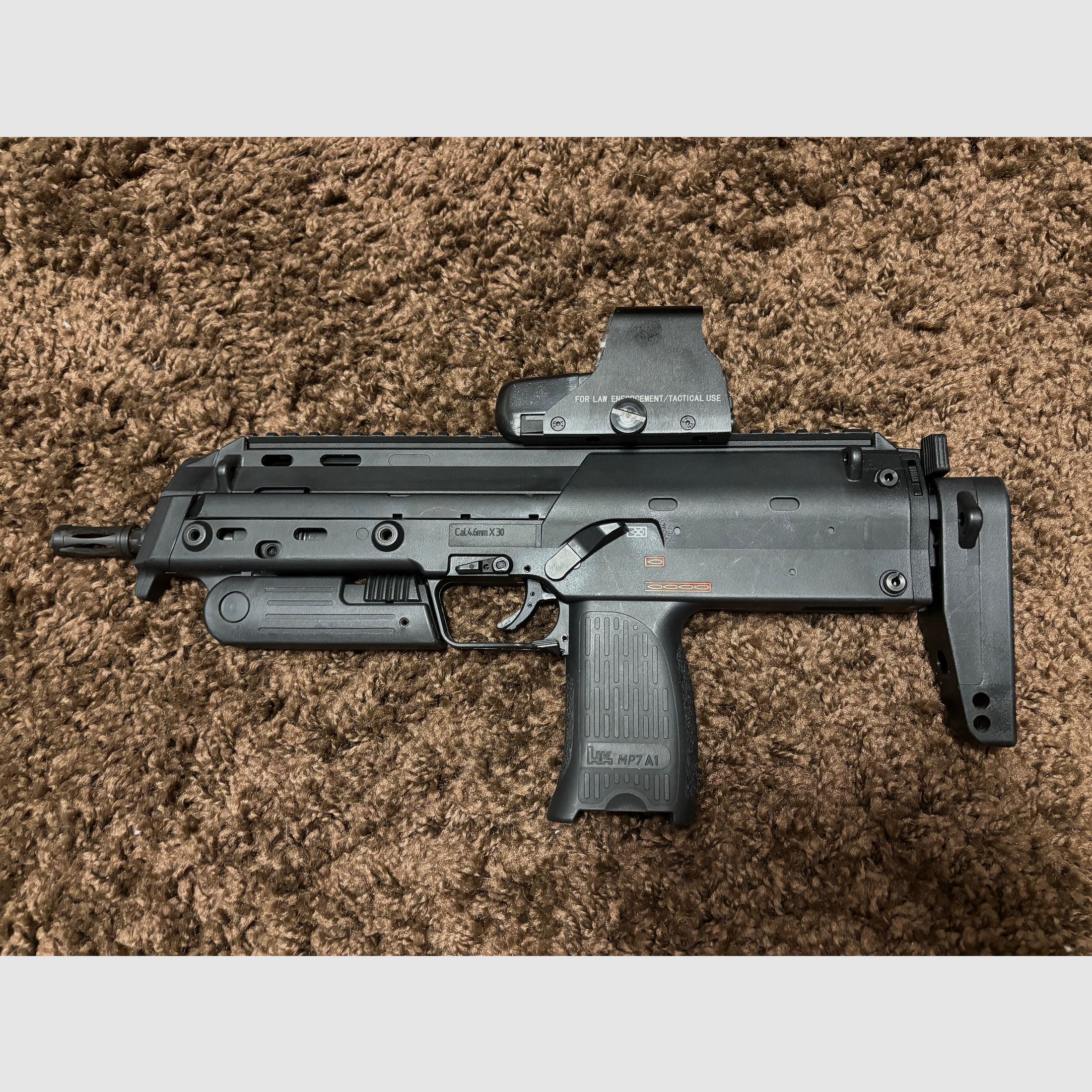 Umarex Heckler & Koch MP7 A1 GBB Airsoft incl. Red Dot & 3 Magazines – Topstaat, afbeelding 3 van 5