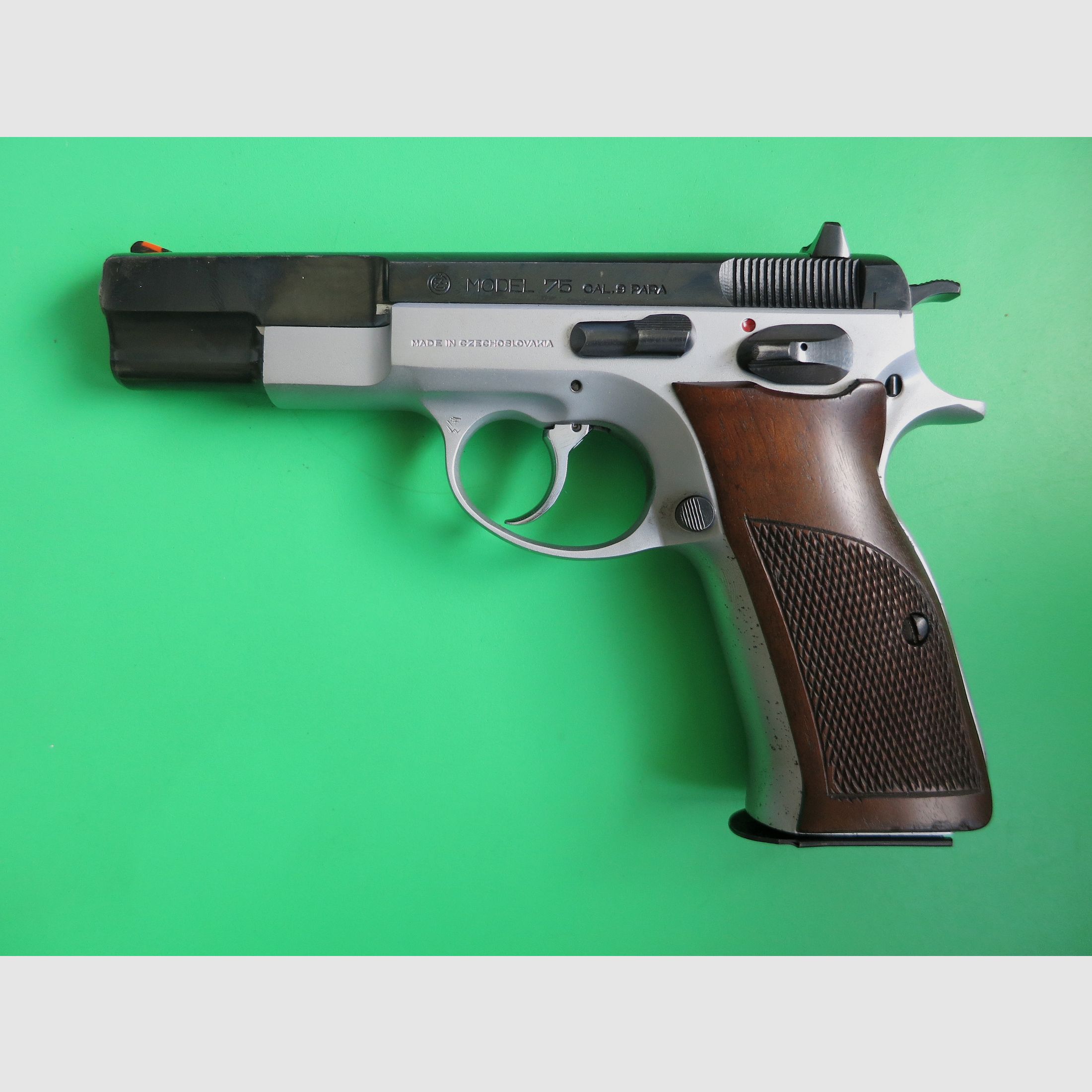 Brünner CZ75 DUO TONE o ČZ 75 (Česká zbrojovka), semiautomatica. Pistola auto caricatore calibro 9 × 19 mm       #28