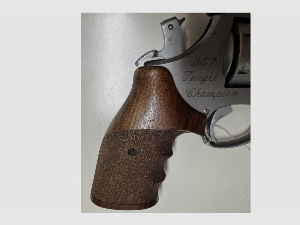 Smith & Wesson 686 Target Champion