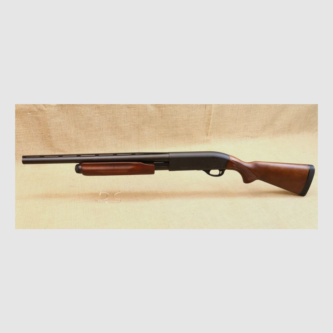 Repeater strzelba z przednim uchwytem Remington 870 EXPRESS 12/76