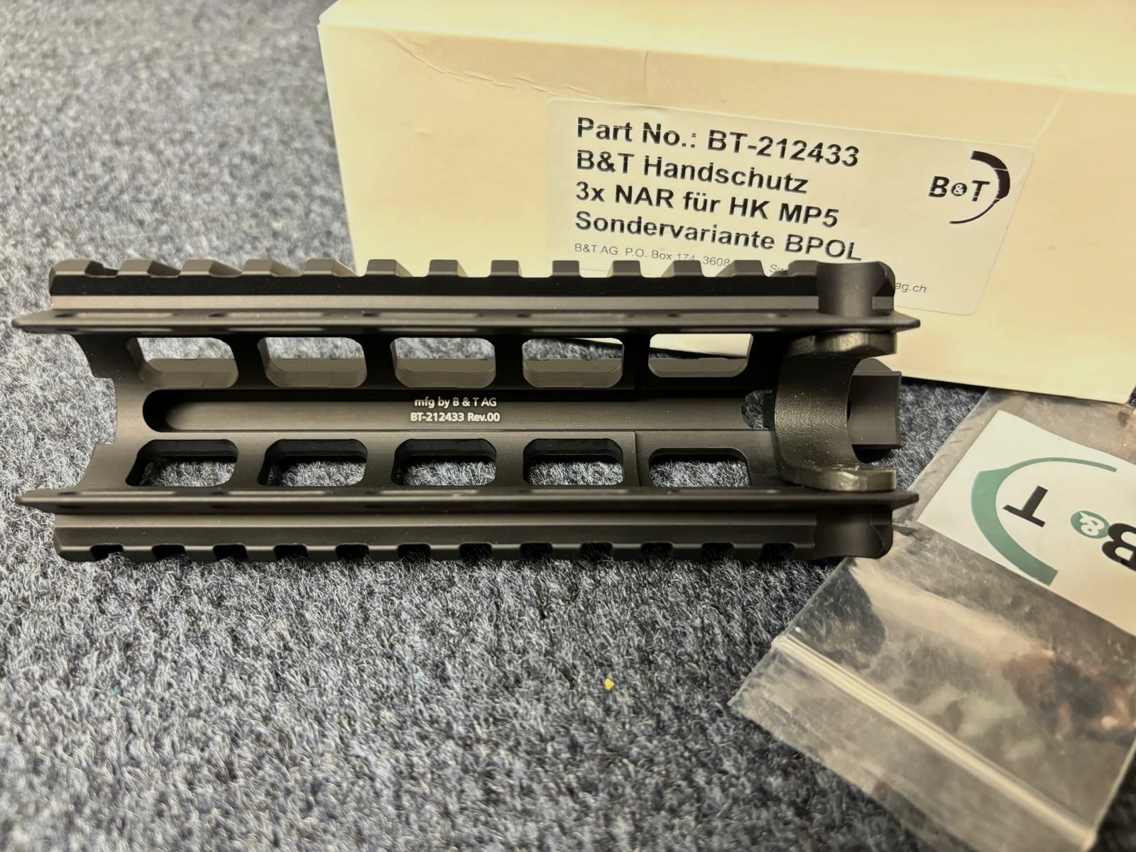 B&T Picatinny Quadrail impugnatura per HK MP5 SP5 - NUOVO - SAR M41/05 MKE T94 Heckler & Koch