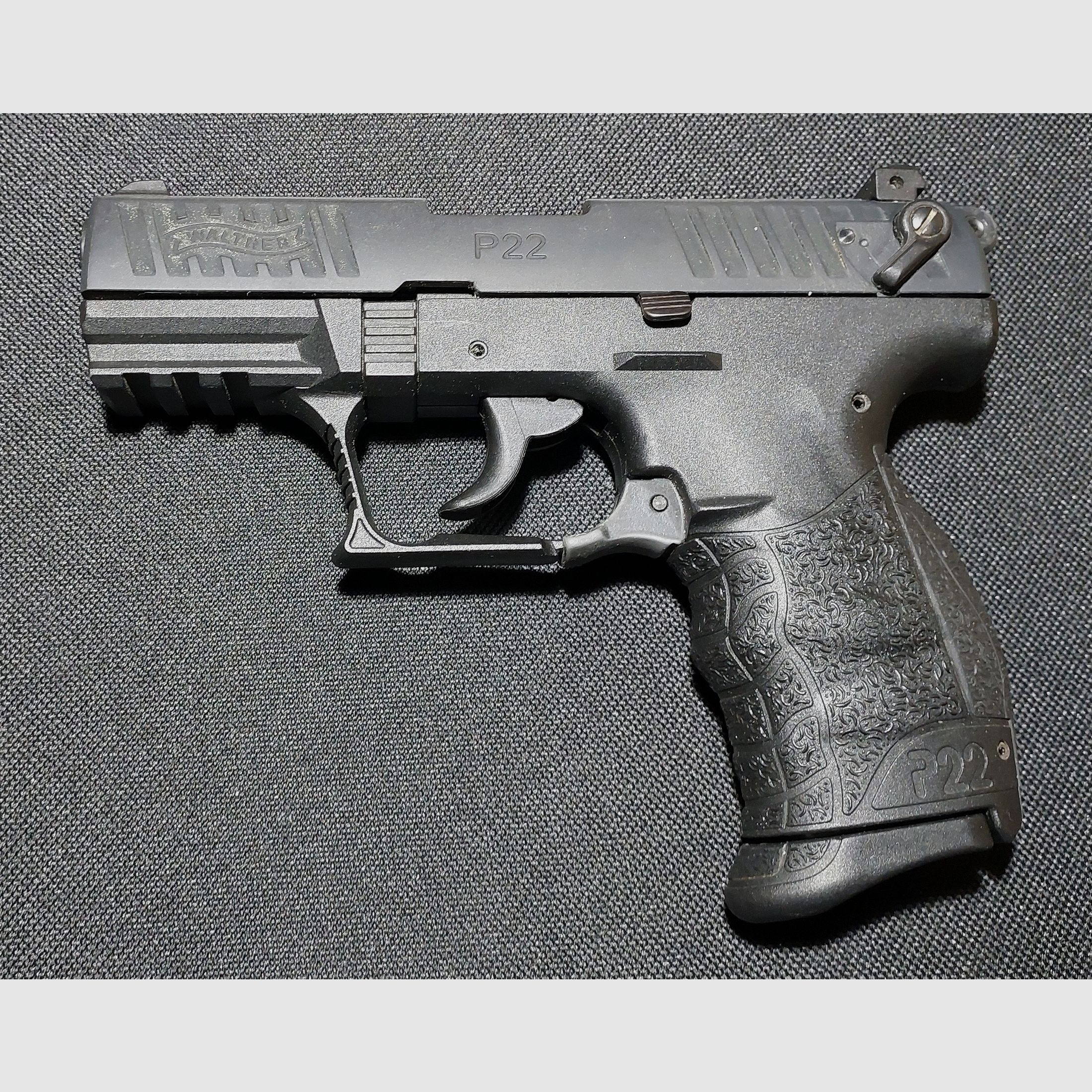 Walther P22Q Schreckschuss Pistole 9mm P.A.K. schwarz mit 2 Magazinen