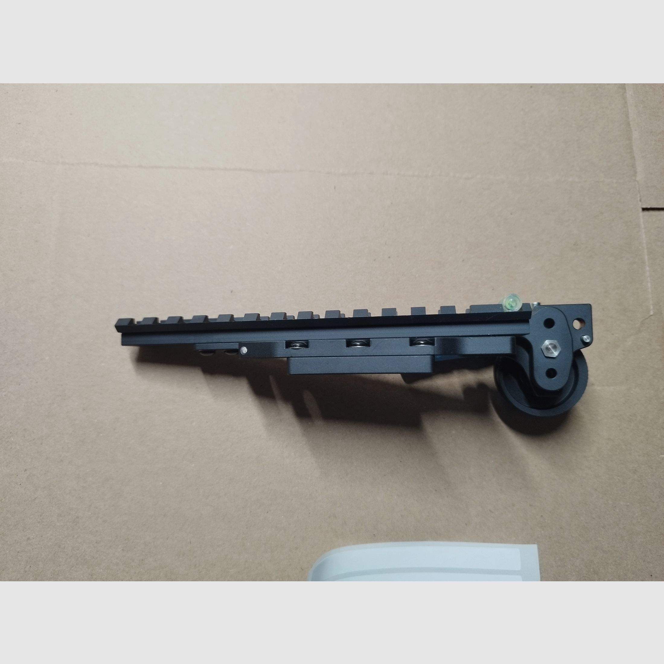 Strzał daleki, montaż Excalibur, kusza Tenpoint podobna do HHA Optimizer, regulowany szyną Picatinny.