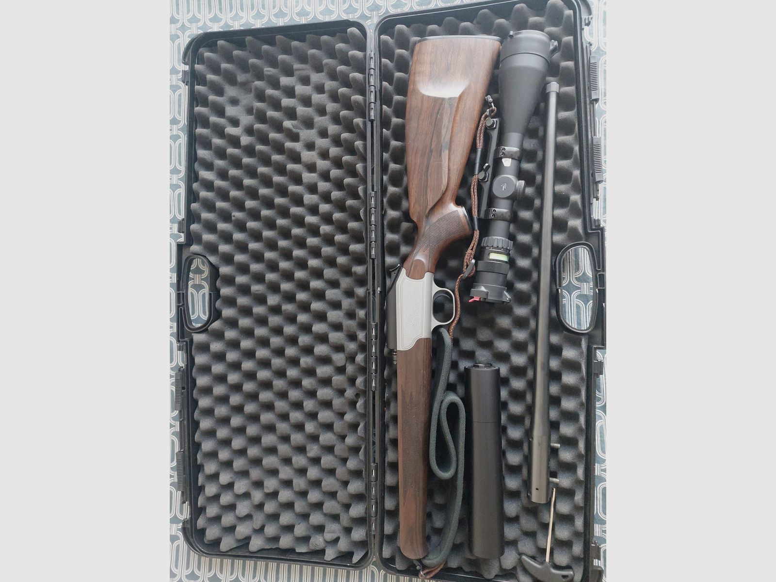 RESERVIERT -  Blaser R93 Standard 7×64 mit Zielfernrohr & Schalldämpfer