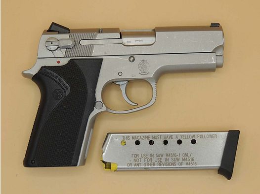 Smith & Wesson 4516‑1 .45 Auto – kompakte Edelstahl‑Pistole mit belgischem Beschuss (Liège), seltener 3rd‑Gen‑Klassiker