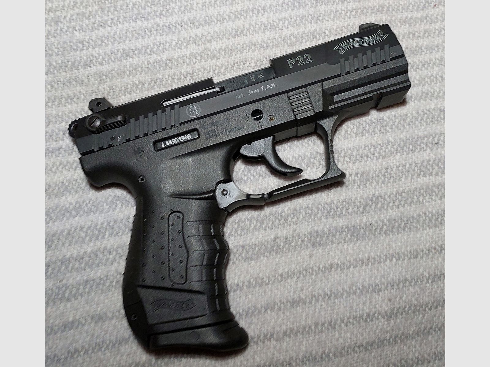 Walther P22 (P 22 Classic) pistola de fogueo 9mm P.A.K. (PTB 778) con 2 cargadores