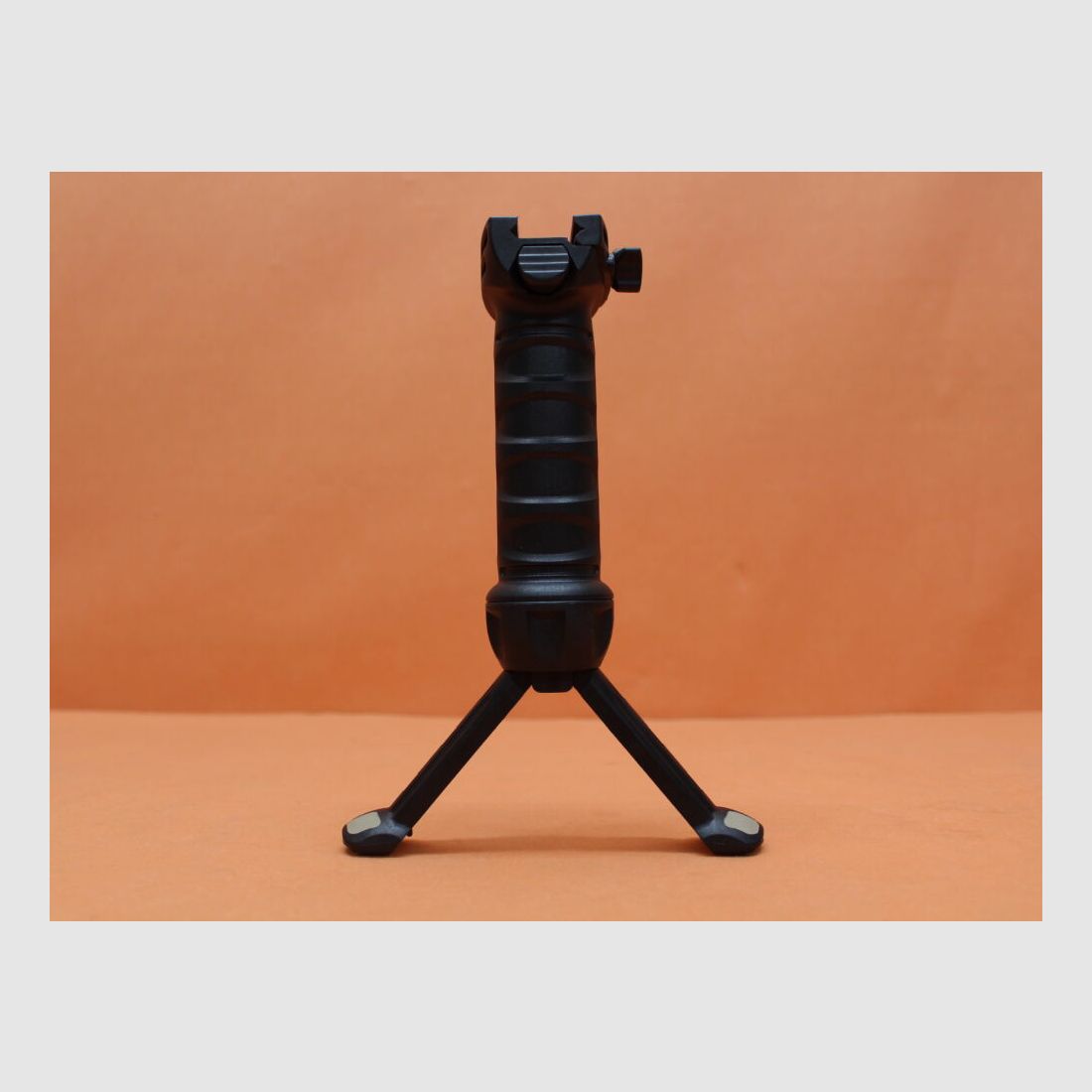 CAA Tactical CAA impugnatura anteriore BPP/GP2 con bipiede integrato (girevole) per profilo Picatinny, acciaio/ polimero BLK