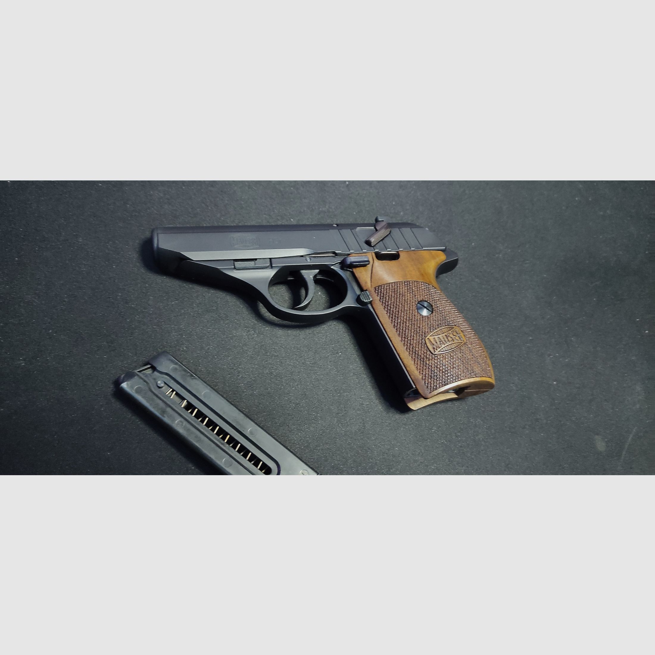 GSG Mauser HSr mit Walnuss-Holzgriffschalen .22lr HV - Selbstladepistole