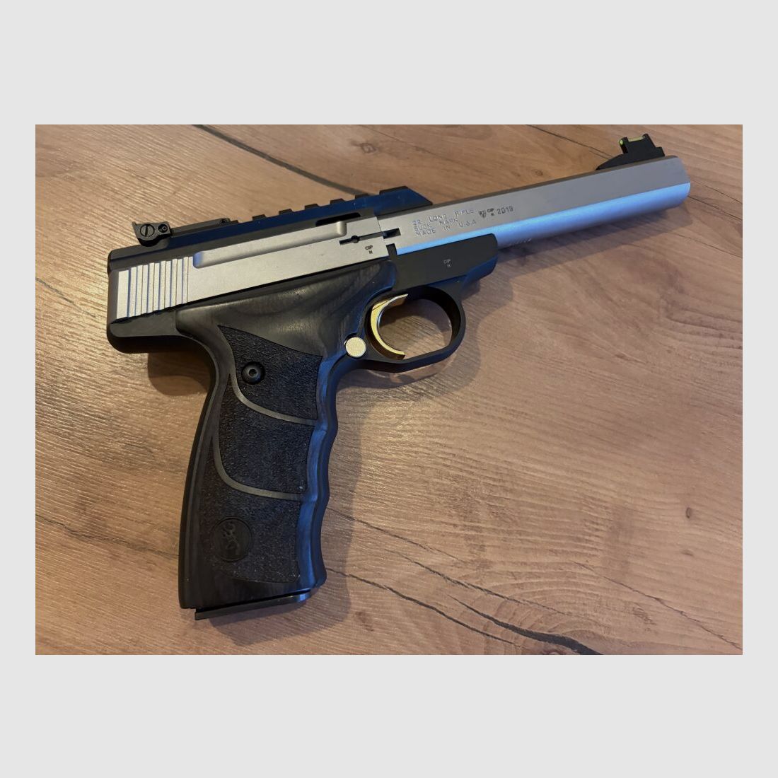 Browning Buck Mark Stainless UDX .22lr z szyną Picatinny