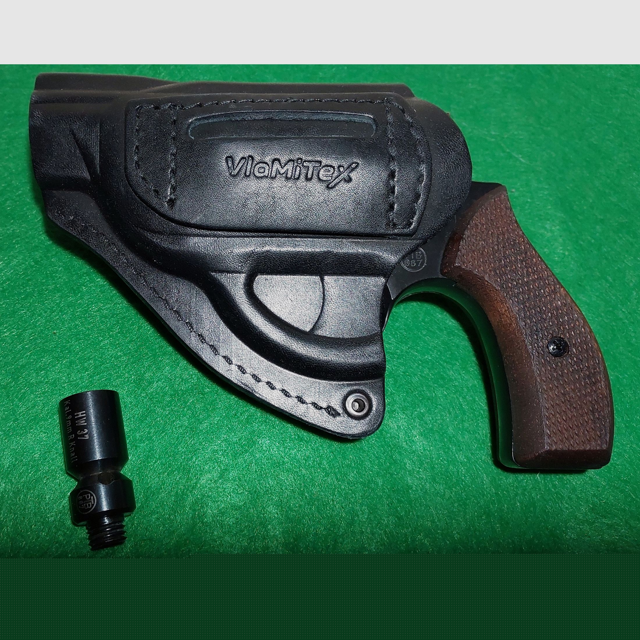 Weihrauch HW37 cal. 9mm R.K. (PTB 887) mit Holzgriffschalen und Lederholster